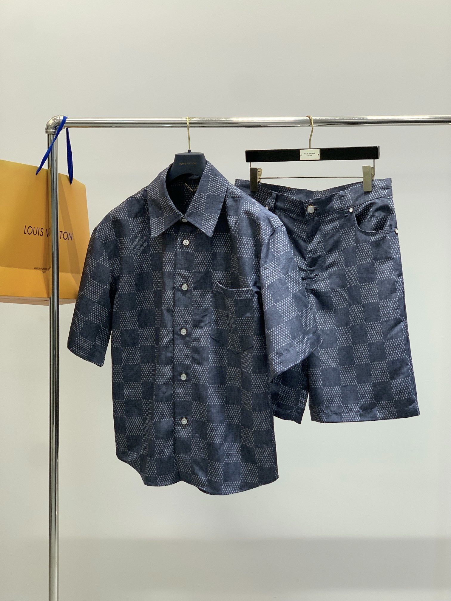 衣服,短裤,LouisVuitton 路易威登,2025夏季最新款,专柜同步有售,原单狠货,时尚休闲套装