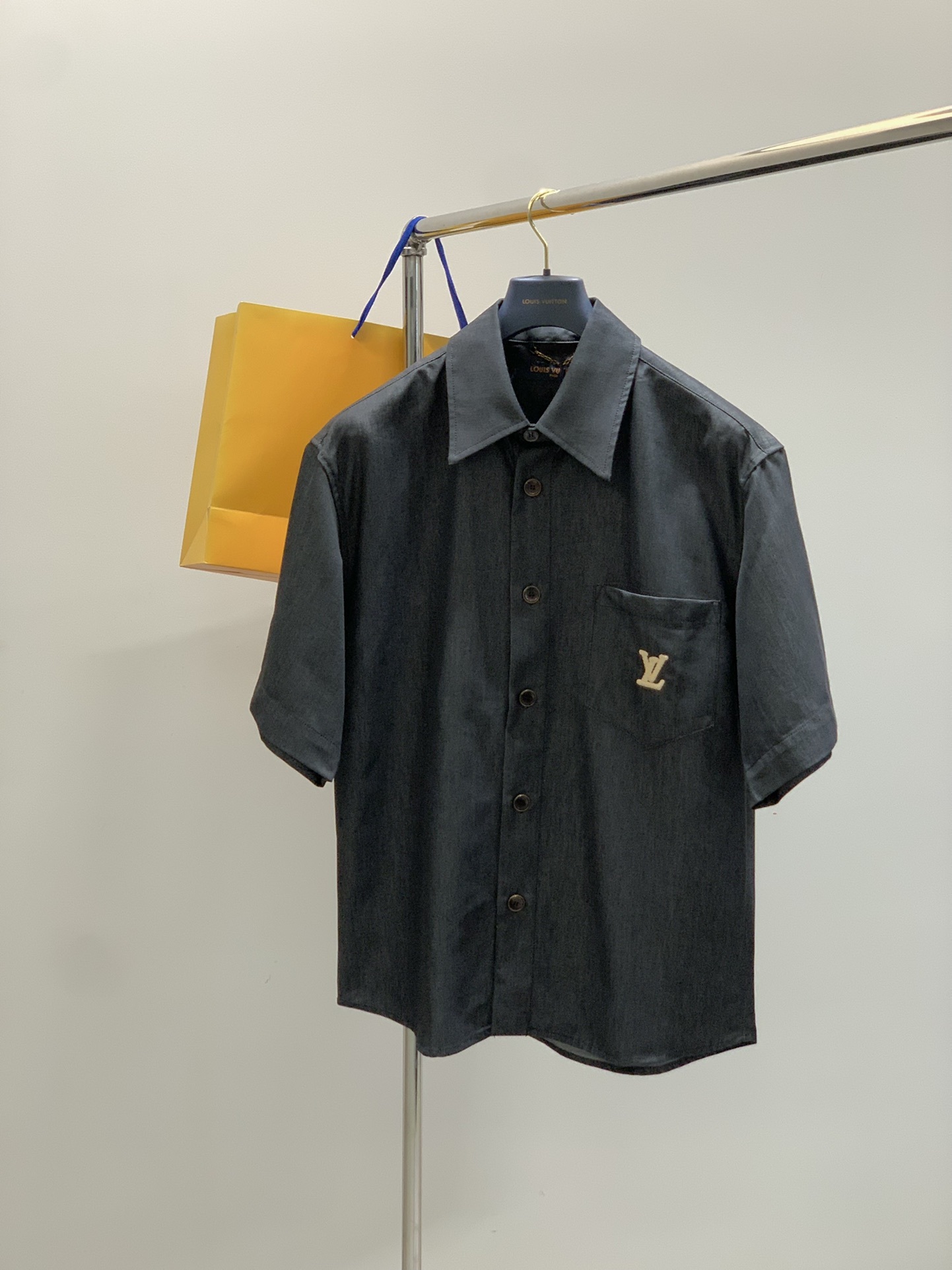衣服,短裤,LouisVuitton 路易威登,2025夏季最新款,专柜同步有售,原单狠货,时尚休闲套装