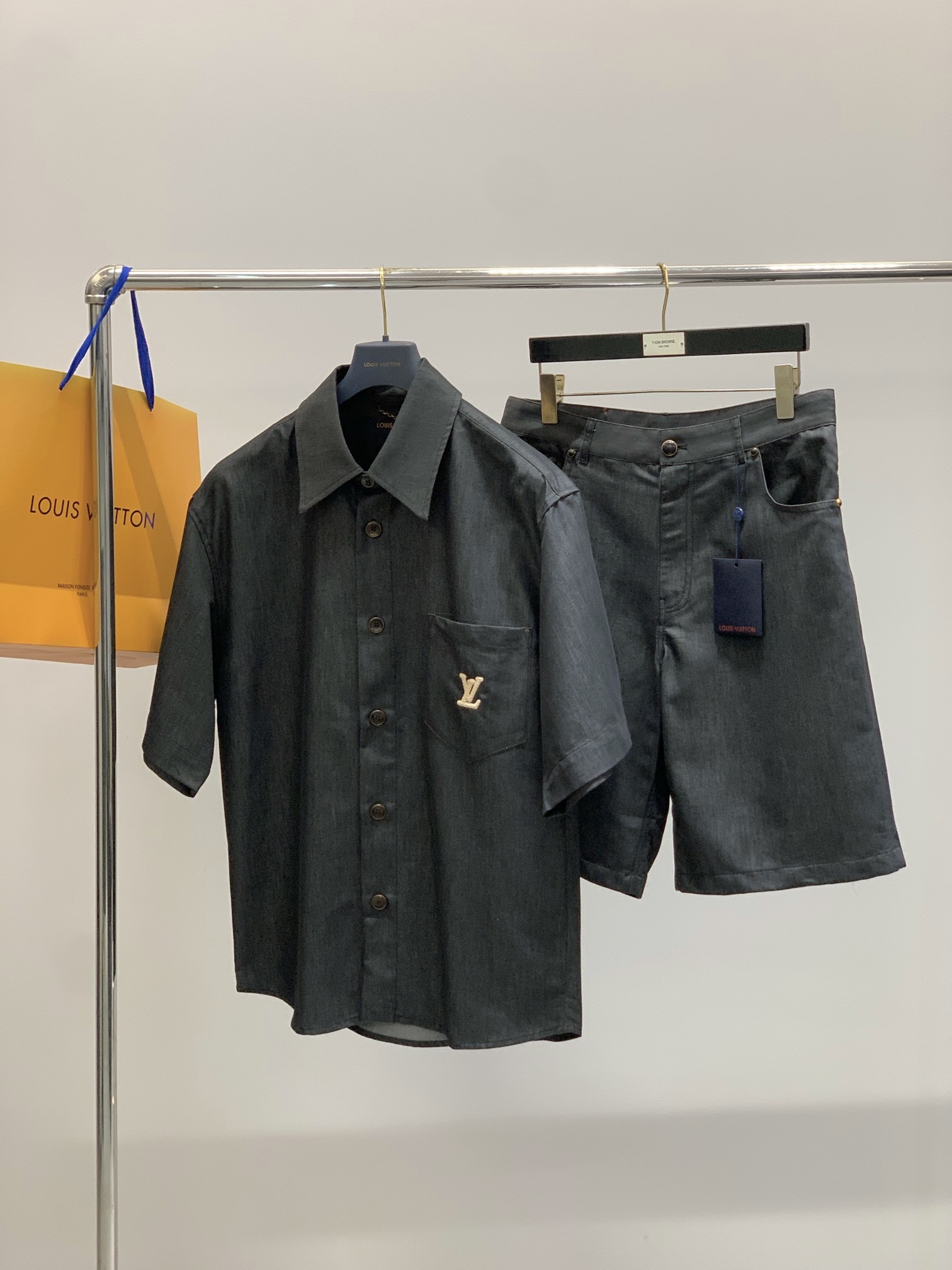 衣服,短裤,LouisVuitton 路易威登,2025夏季最新款,专柜同步有售,原单狠货,时尚休闲套装