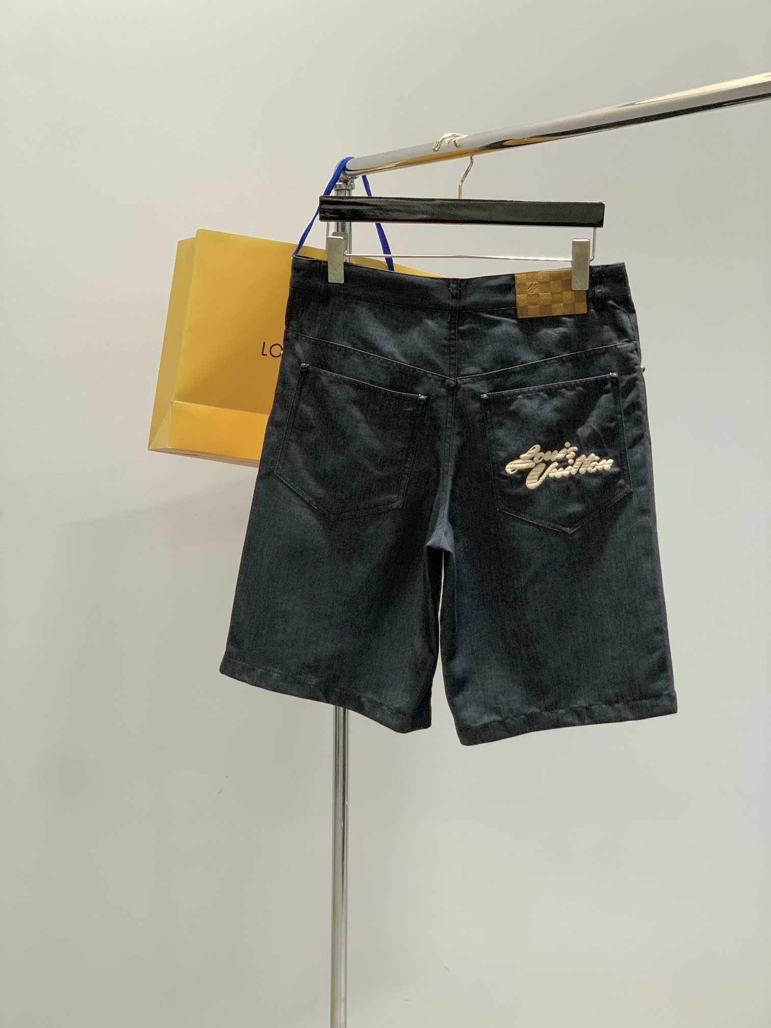 衣服,短裤,LouisVuitton 路易威登,2025夏季最新款,专柜同步有售,原单狠货,时尚休闲套装