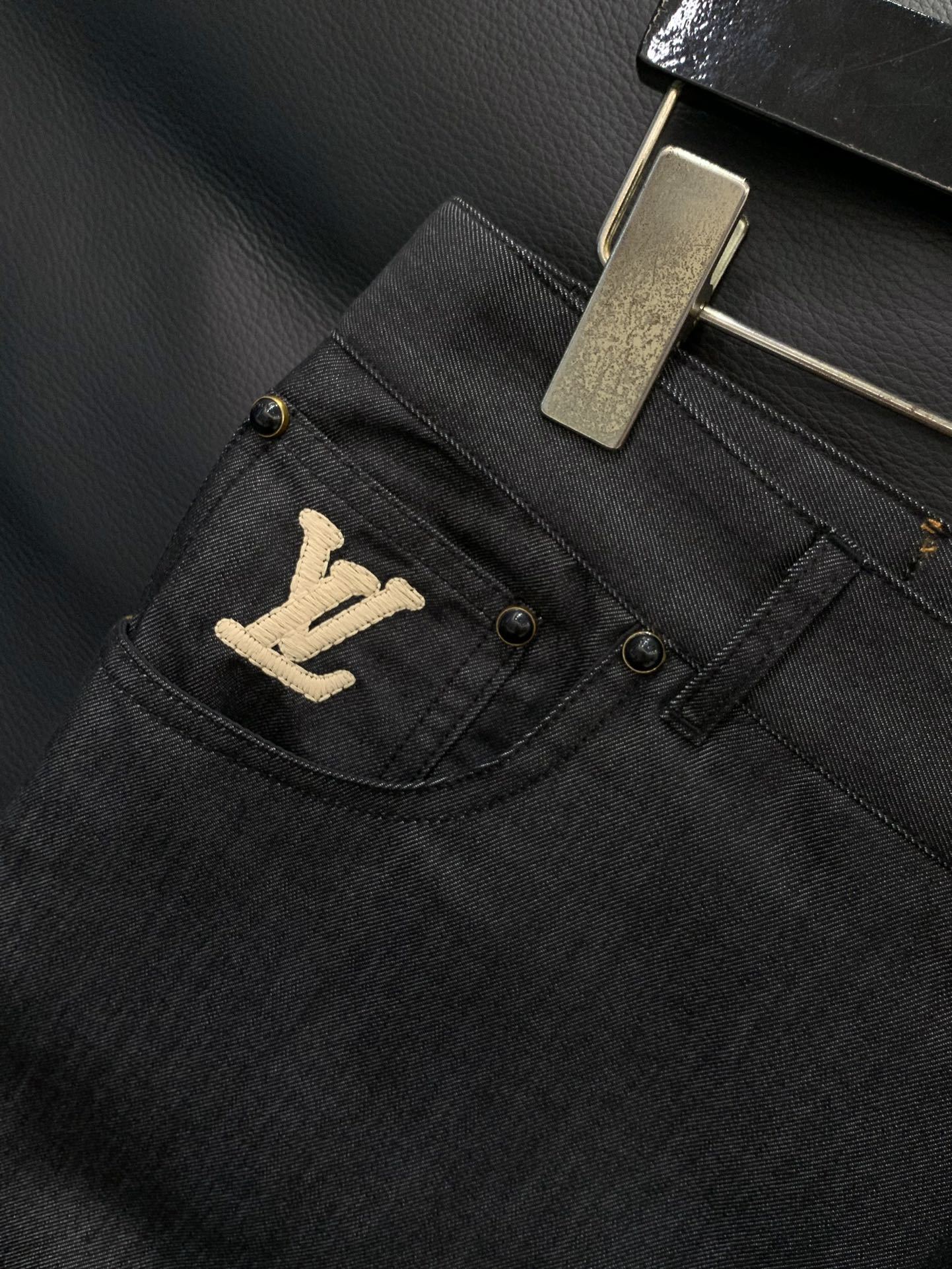 衣服,短裤,LouisVuitton 路易威登,2025夏季最新款,专柜同步有售,原单狠货,时尚休闲套装