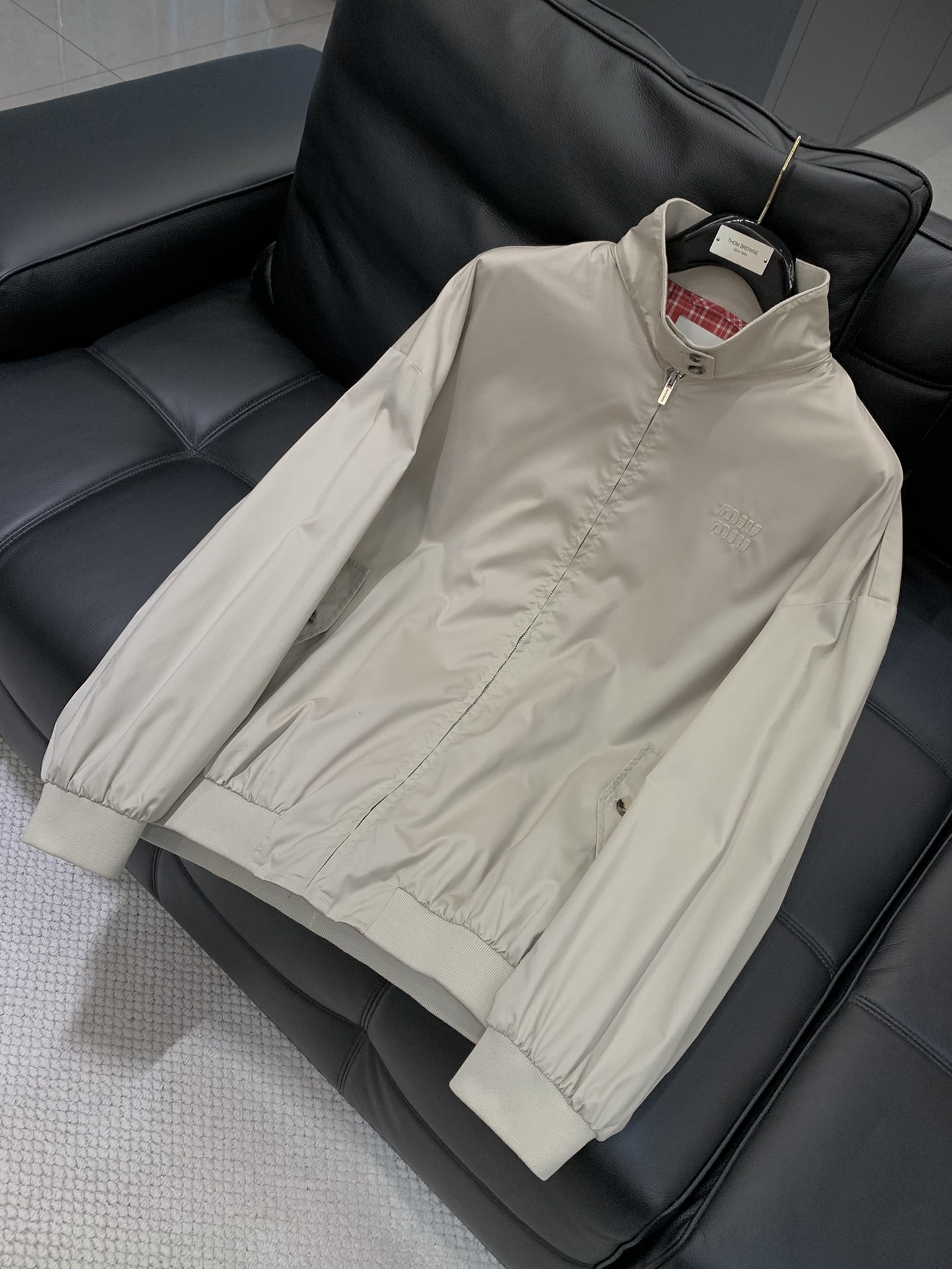 Miu Miu 2025 Fashion Coats: Cosmopolitan Style with Top Embroidery and Original Fabric - 图片 3