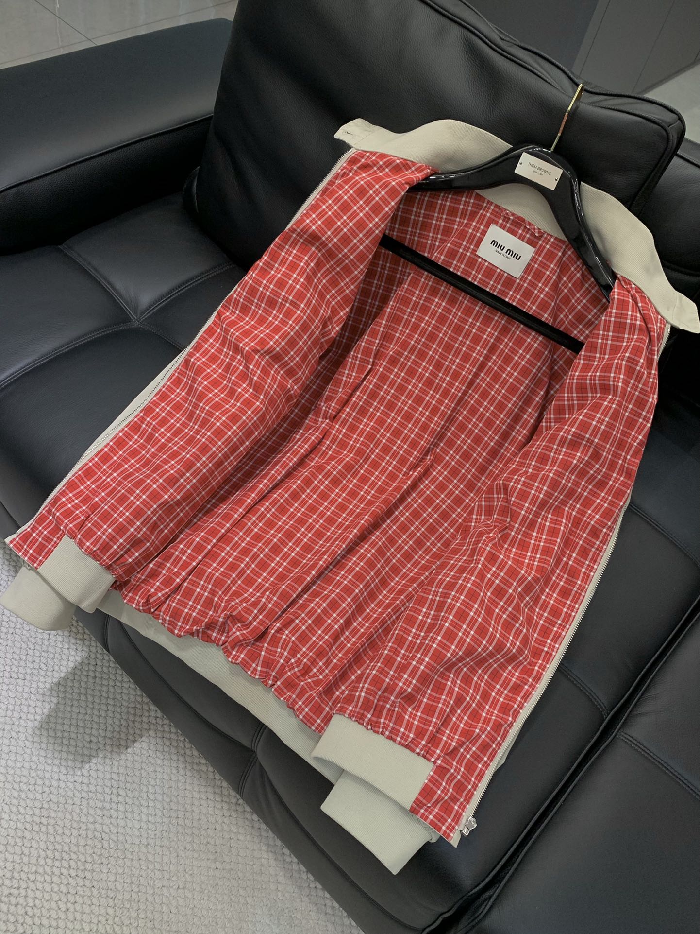 Miu Miu 2025 Fashion Coats: Cosmopolitan Style with Top Embroidery and Original Fabric - 图片 9