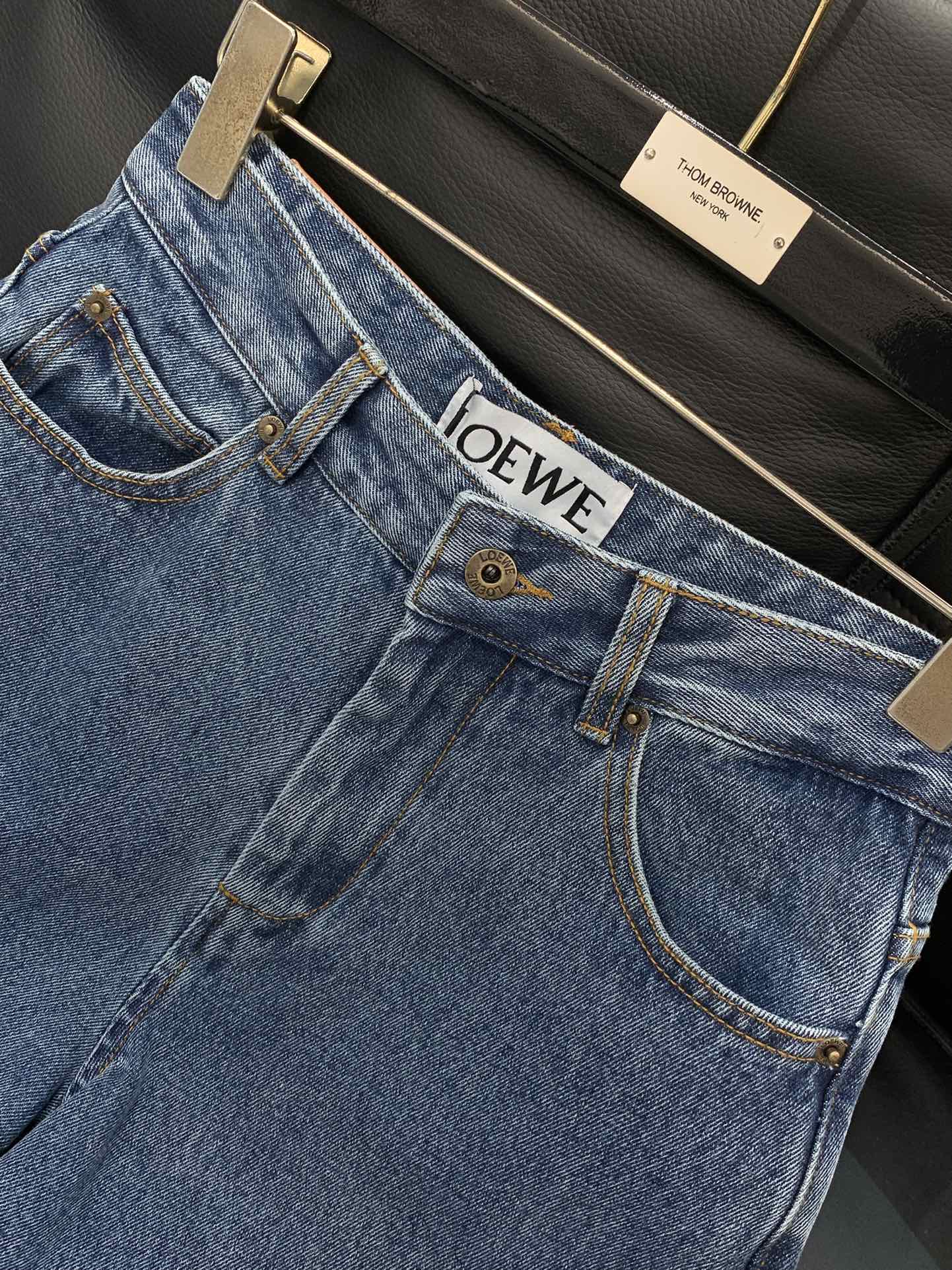 Spring 2025 Fashion Highlights: Synchronized Cabinets, Water-Scavenger Jeans, Embroidery, Unique Design - 图片 3