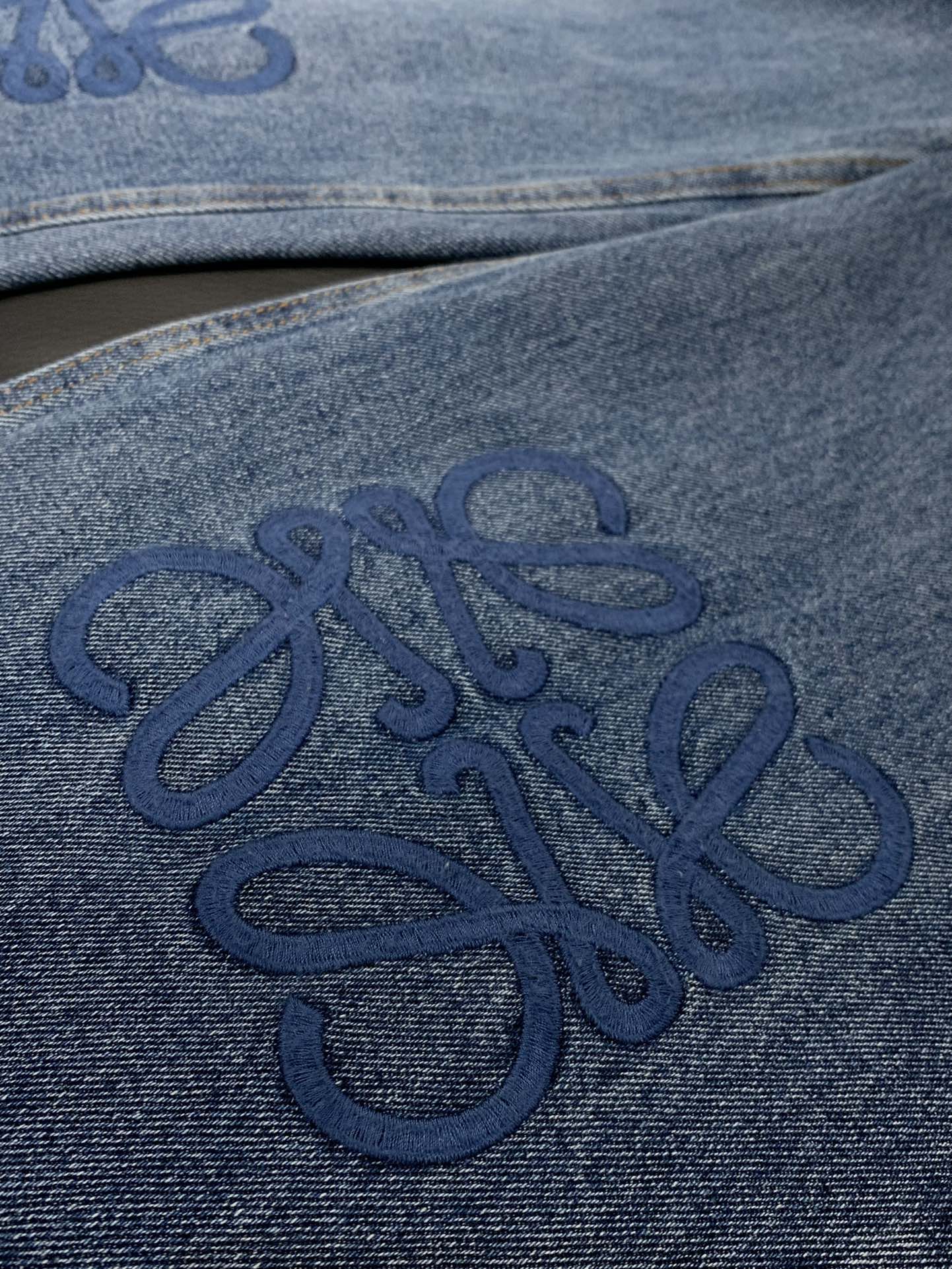 Spring 2025 Fashion Highlights: Synchronized Cabinets, Water-Scavenger Jeans, Embroidery, Unique Design - 图片 6