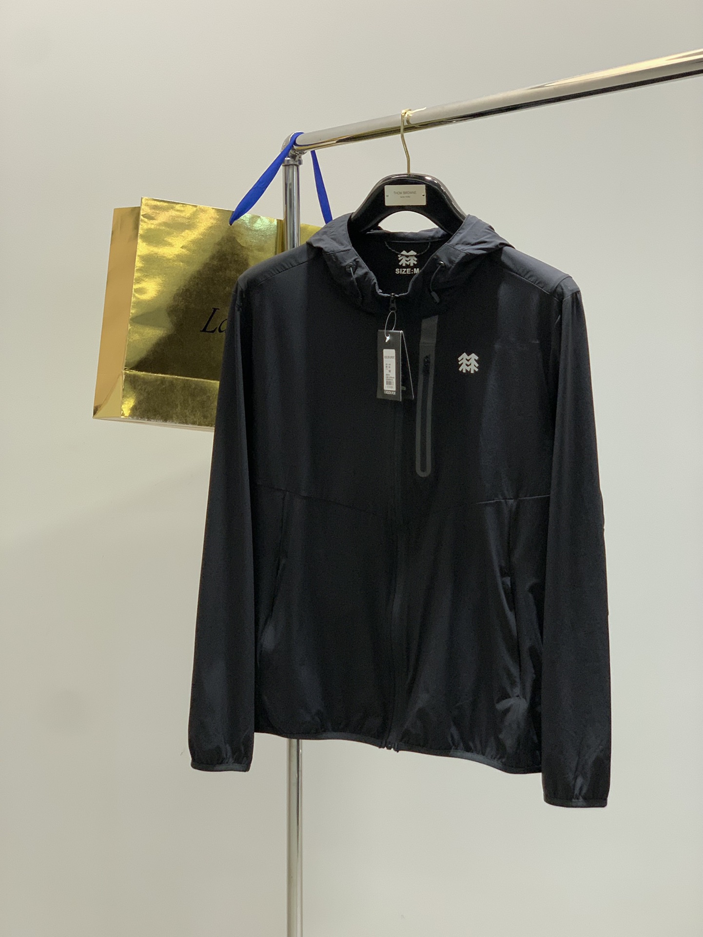 “Kolon Sport Summer 2025 Collection: Stylish Sunproof Coats and Hats with Unique Design”