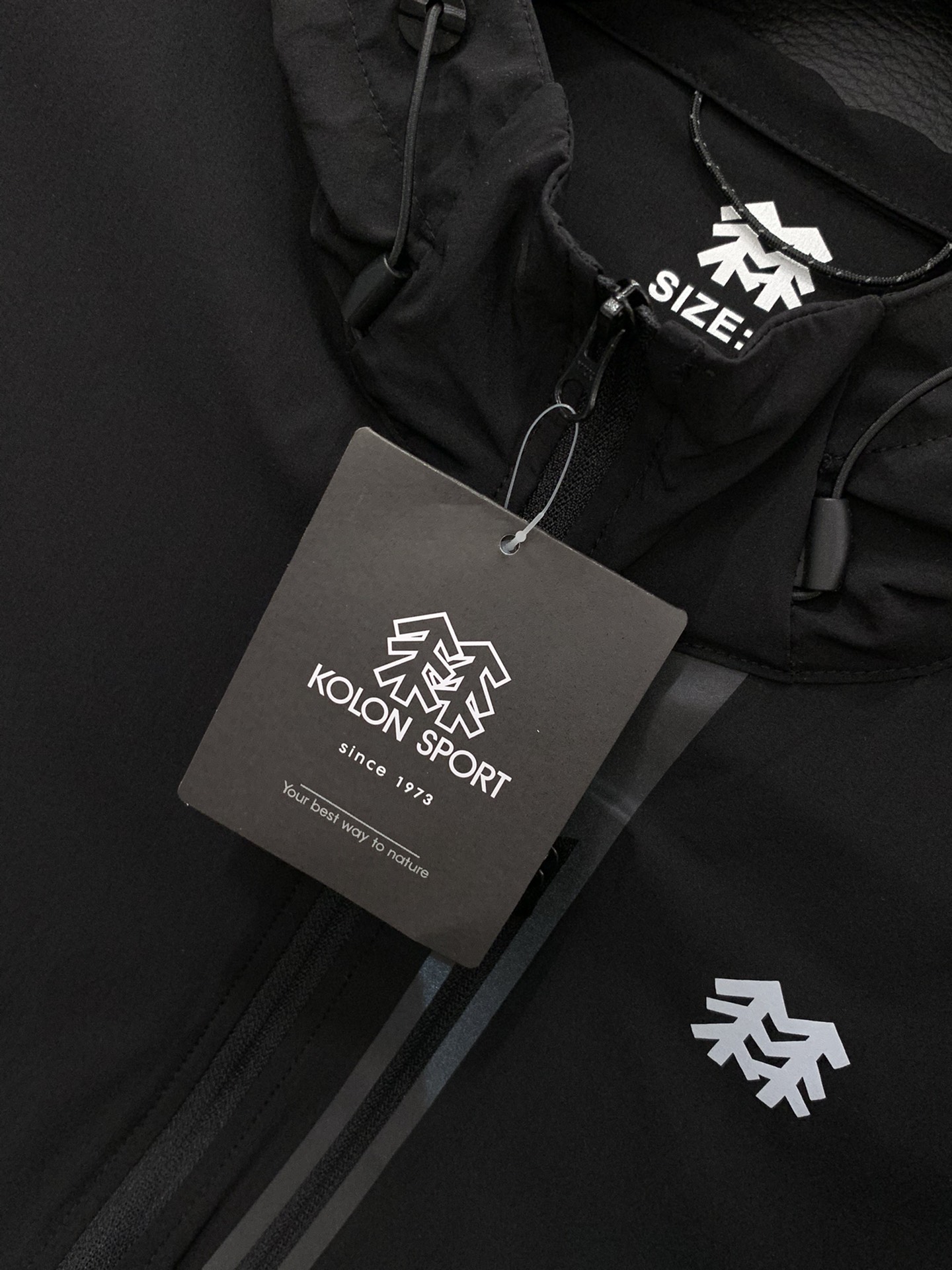 “Kolon Sport Summer 2025 Collection: Stylish Sunproof Coats and Hats with Unique Design” - 图片 7