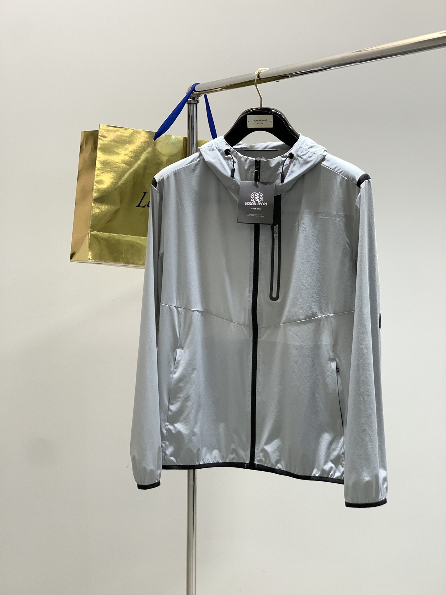 “2025 Kolon Sport Summer Collection: Stylish, Sunproof Coats with Unique Design”
