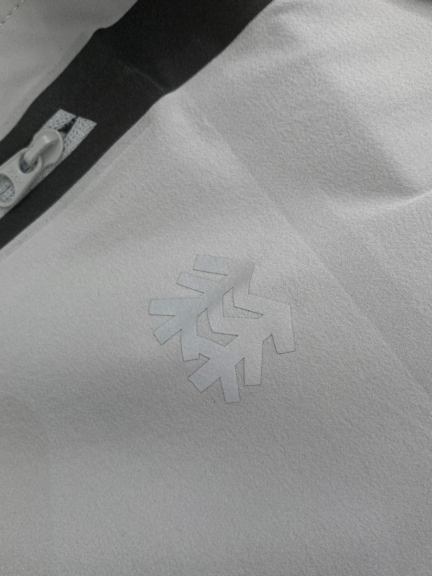 “2025 Kolon Sport Summer Collection: Stylish, Sunproof Coats with Unique Design” - 图片 6