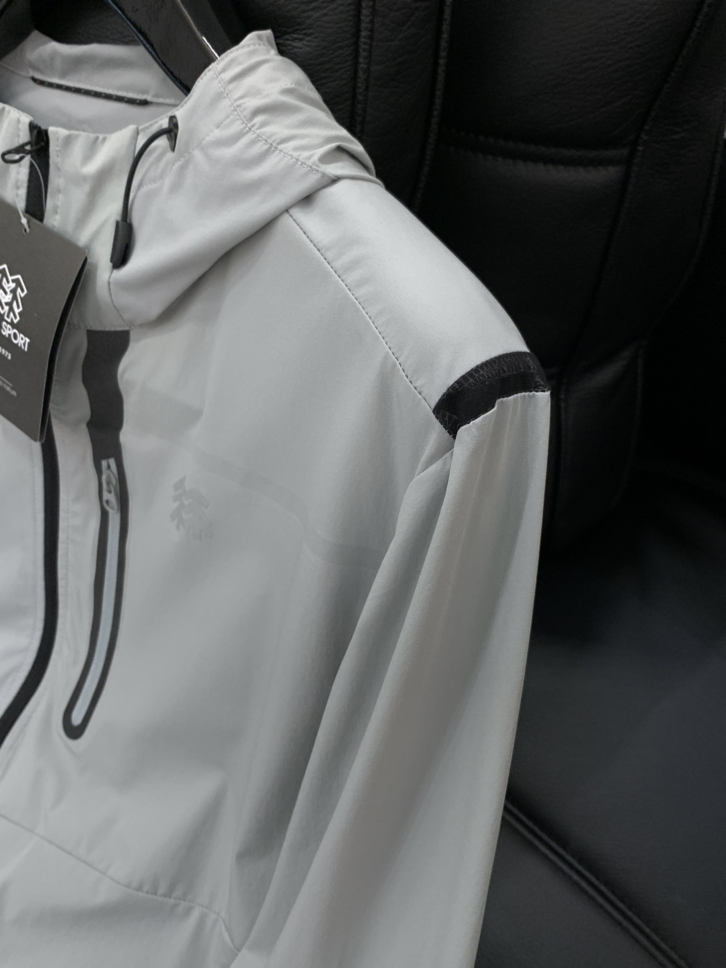 “2025 Kolon Sport Summer Collection: Stylish, Sunproof Coats with Unique Design” - 图片 5