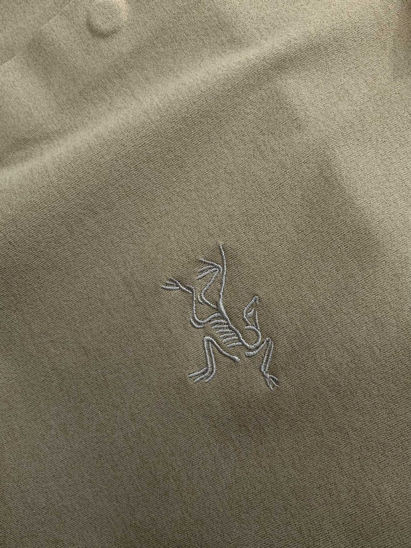 ，ARCTERYX 始祖鸟，2025夏季AW新品，时尚休闲翻领短袖T恤，专柜同步有售，原单狠货，进口原版