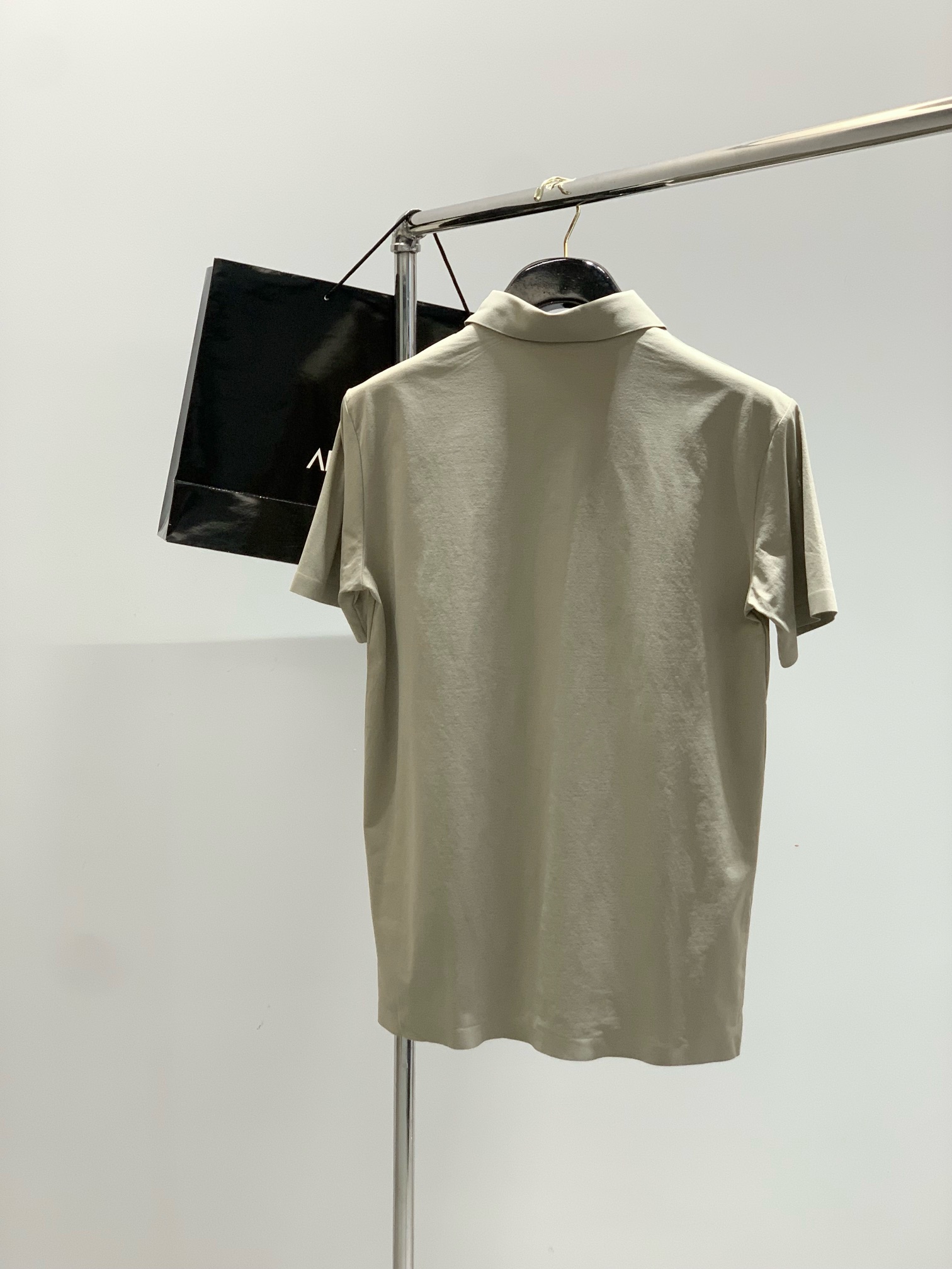 ，ARCTERYX 始祖鸟，2025夏季AW新品，时尚休闲翻领短袖T恤，专柜同步有售，原单狠货，进口原版