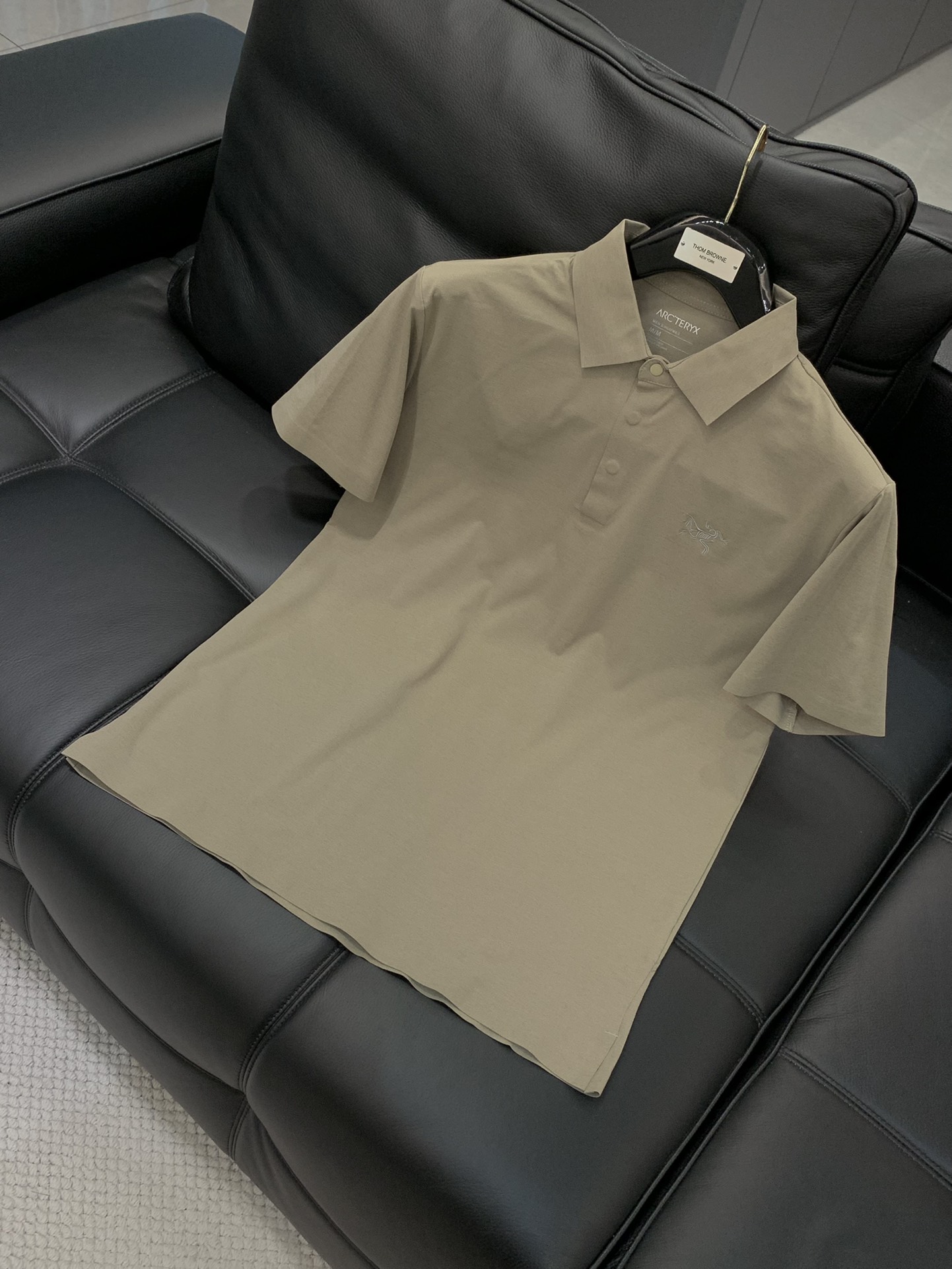 ，ARCTERYX 始祖鸟，2025夏季AW新品，时尚休闲翻领短袖T恤，专柜同步有售，原单狠货，进口原版