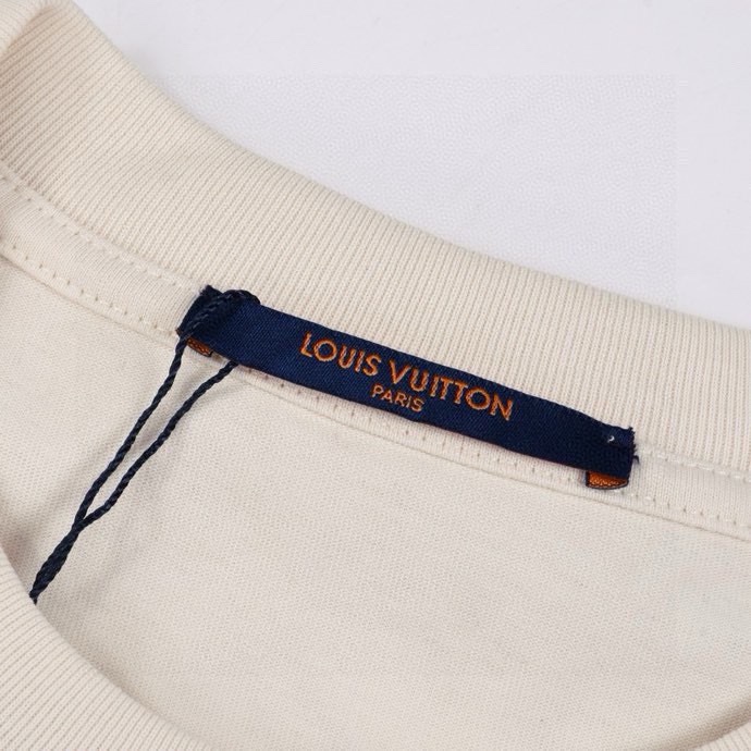 路易威登/Louis Vuitton 春夏新款 火烧云满印老花字母圆领短袖T恤 杏色/黑色-Chinese UA Cheap High Quatity Brand Clothes Bags handbags Sneakers wholesale wholesaler seller from China Factory suppliers Fashion Clothing Shoes best Quality Beautiful Price 路易威登/Louis Vuitton 春夏新款 火烧云满印老花字母圆领短袖T恤 杏色/黑色