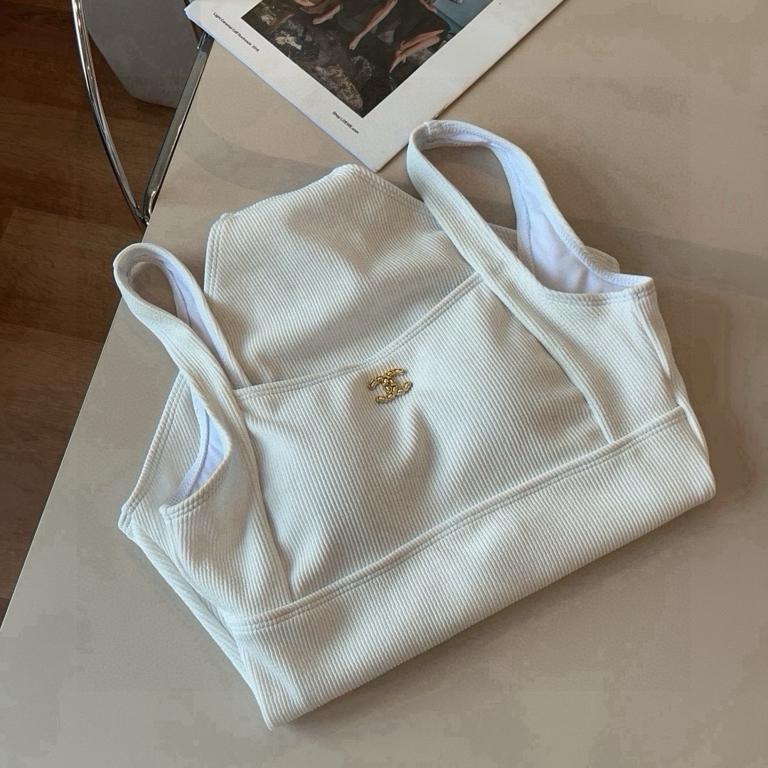 。
Chanel 香奈儿连体泳衣 😍🥰适合多种场景的游泳衣🏊‍♀️海边 游泳池 温泉 水上乐园 漂流都可