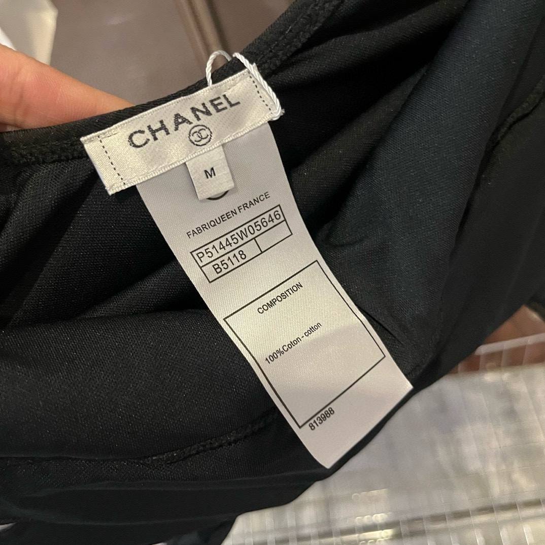 。
Chanel 香奈儿连体泳衣 😍🥰适合多种场景的游泳衣🏊‍♀️海边 游泳池 温泉 水上乐园 漂流都可