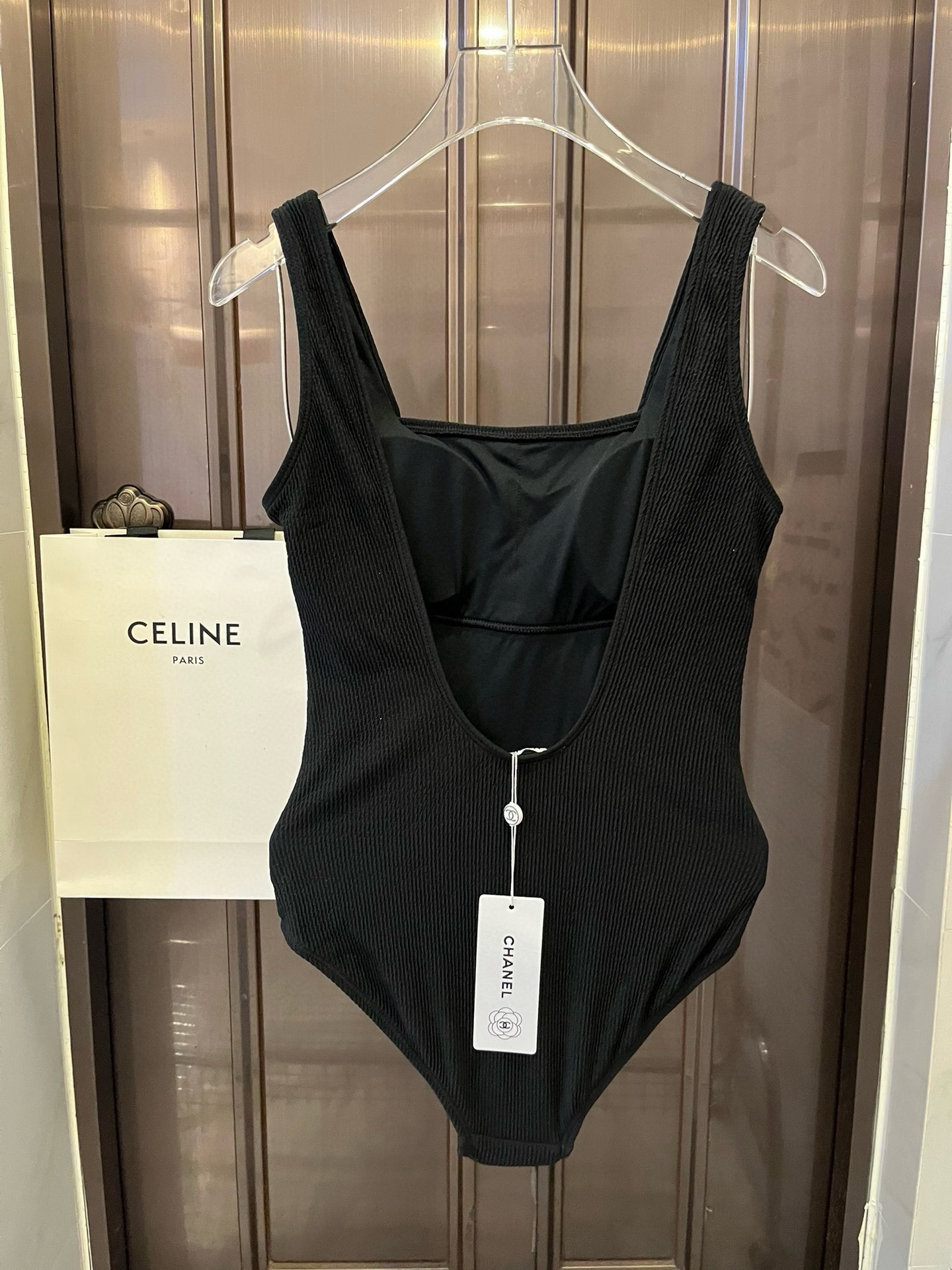 。
Chanel 香奈儿连体泳衣 😍🥰适合多种场景的游泳衣🏊‍♀️海边 游泳池 温泉 水上乐园 漂流都可