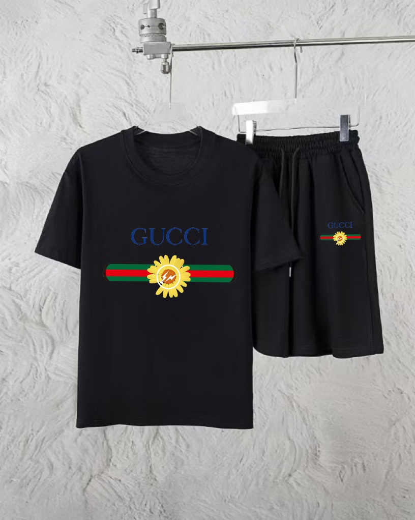 Gucci 品牌【GUCCI 古奇】 2025新款男士短袖短裤套装 销售 市面高端版本 手感细腻柔软 让你穿着更加舒适 立体裁剪版型超赞 尺码:M-5XL下单请报身高体重