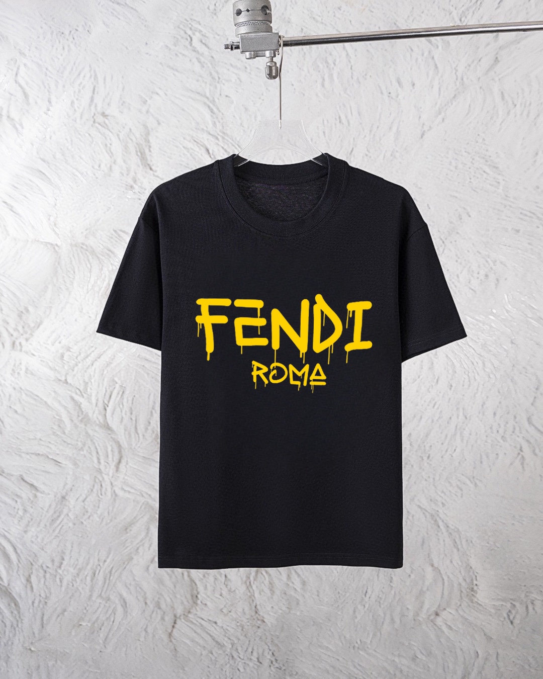 Fendi 品牌【FENDI 芬迪】 2025新款男士短袖短裤套装 销售 市面高端版本 手感细腻柔软 让你穿着更加舒适 立体裁剪版型超赞 尺码:M-5XL下单请报身高体重