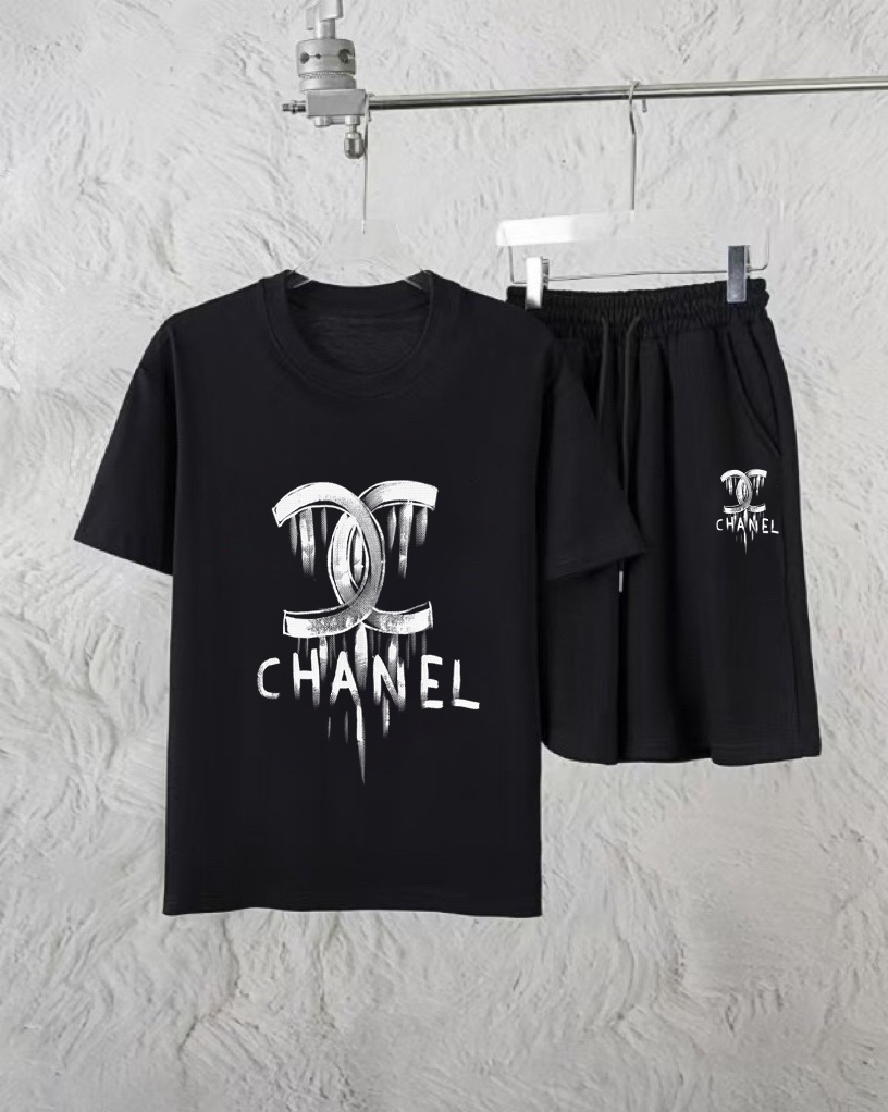 Chanel 品牌【CHANEL香奈儿】 2025新款男士短袖短裤套装 销售 市面高端版本 手感细腻柔软 让你穿着更加舒适 立体裁剪版型超赞 尺码:M-5XL下单请报身高体重