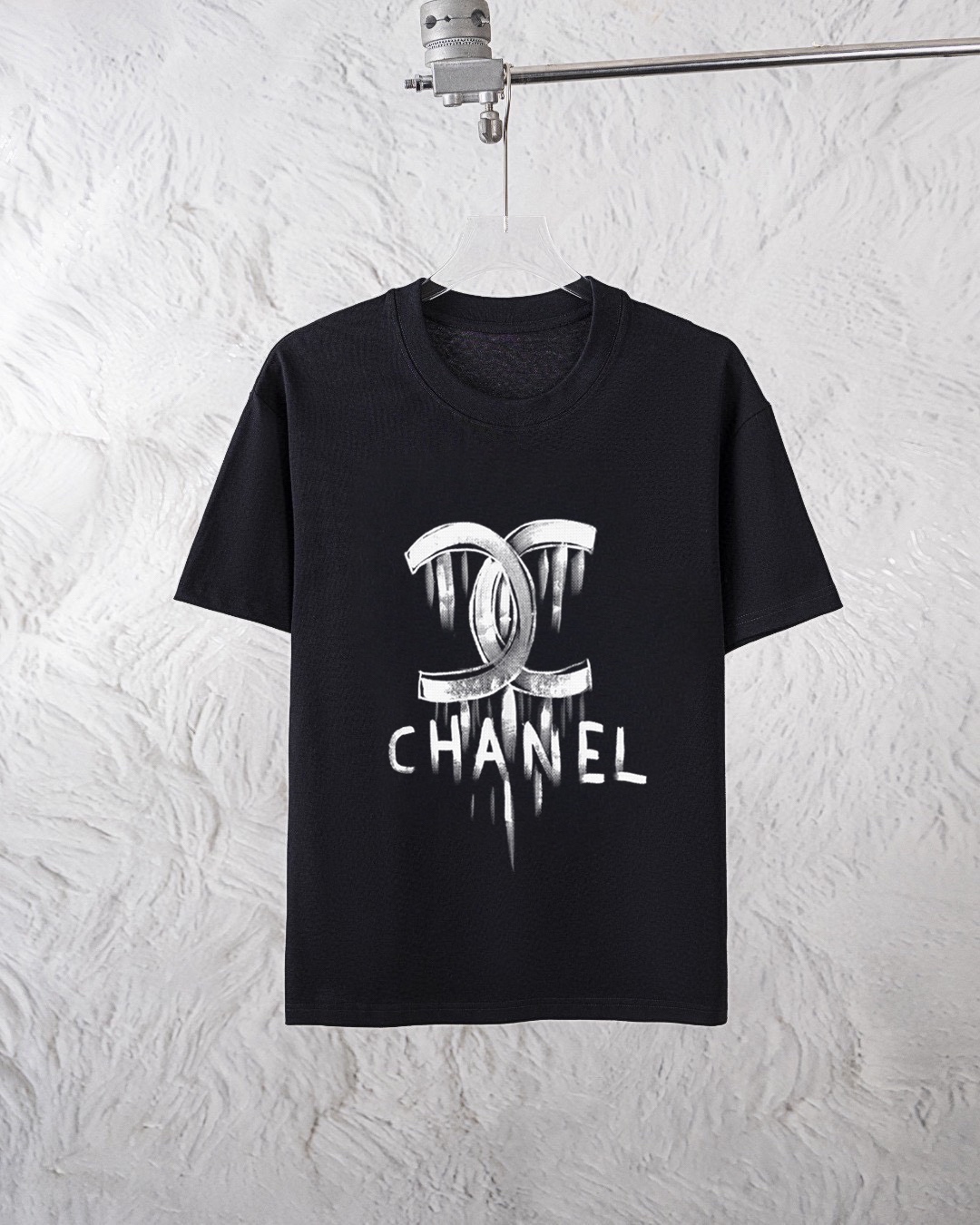 Chanel 品牌【CHANEL香奈儿】 2025新款男士短袖短裤套装 销售 市面高端版本 手感细腻柔软 让你穿着更加舒适 立体裁剪版型超赞 尺码:M-5XL下单请报身高体重