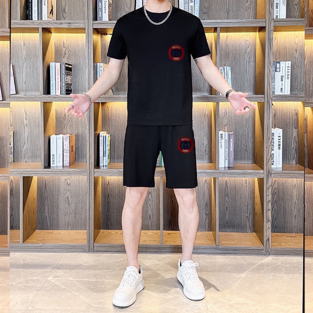 Gucci 品牌【GUCCI 古奇】 2025新款男士短袖短裤套装 销售 市面高端版本 手感细腻柔软 让你穿着更加舒适 立体裁剪版型超赞 尺码:M-5XL下单请报身高体重