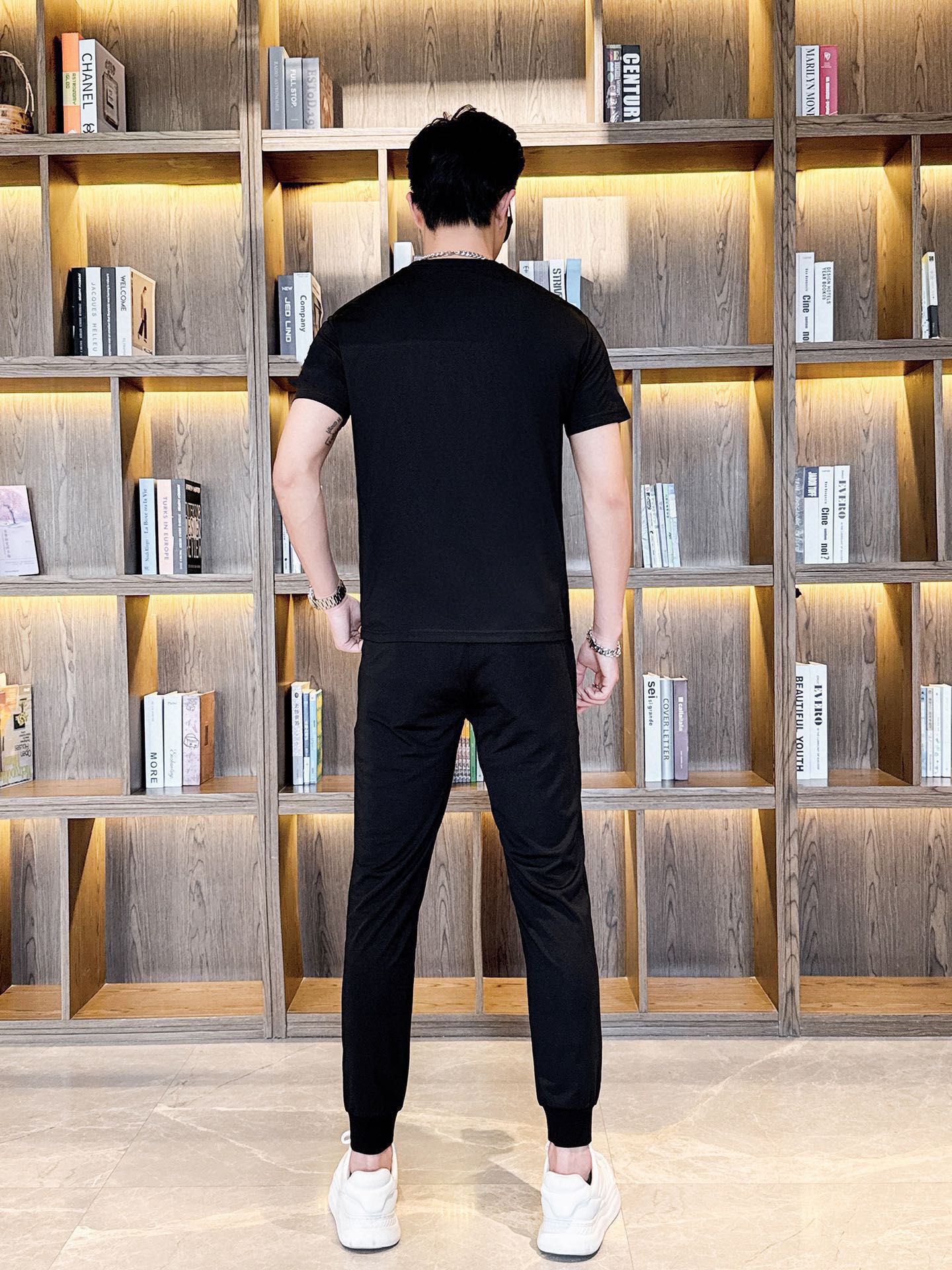 Fendi FENDI 芬迪 (胖子福音) 2025 世界知名奢侈品牌