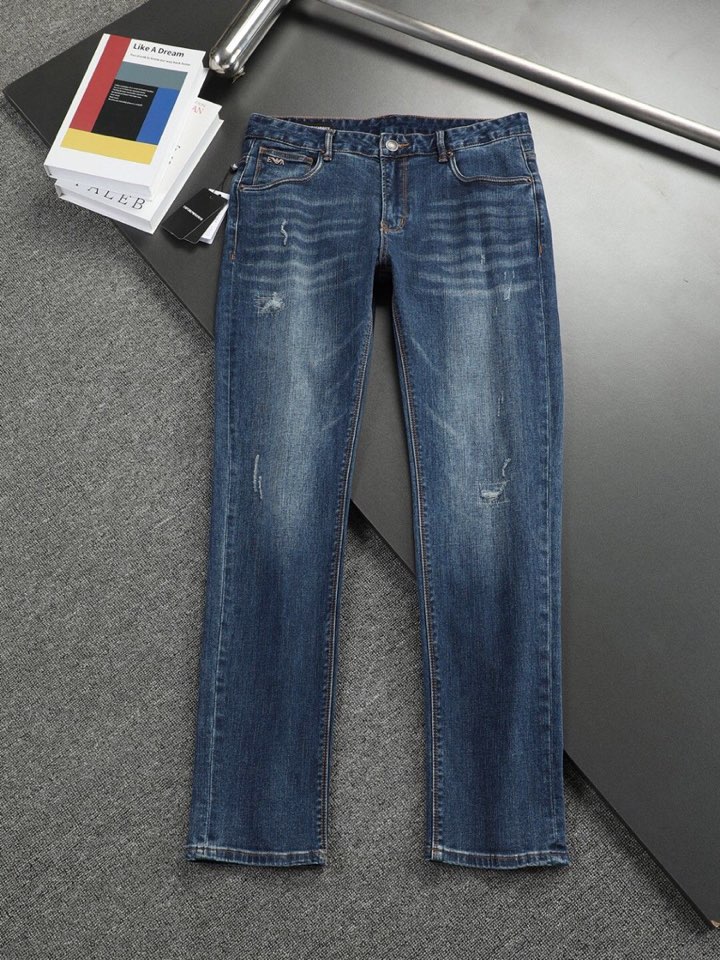 🔥Armani 阿玛尼2025最新品，水洗休闲牛仔裤，进口原版水洗弹力面料，舒适有弹性，原版五金辅料装饰