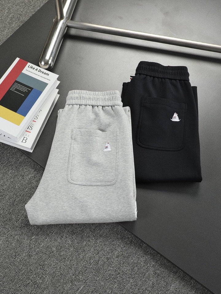🔥THOM BROWNE 汤姆布朗 TB25夏季薄款SS男士休闲裤 上身版型无敌正！非常百搭，日常上班 