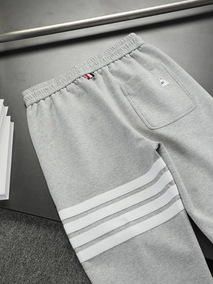 🔥THOM BROWNE 汤姆布朗 TB25夏季薄款SS男士休闲裤 上身版型无敌正！非常百搭，日常上班 