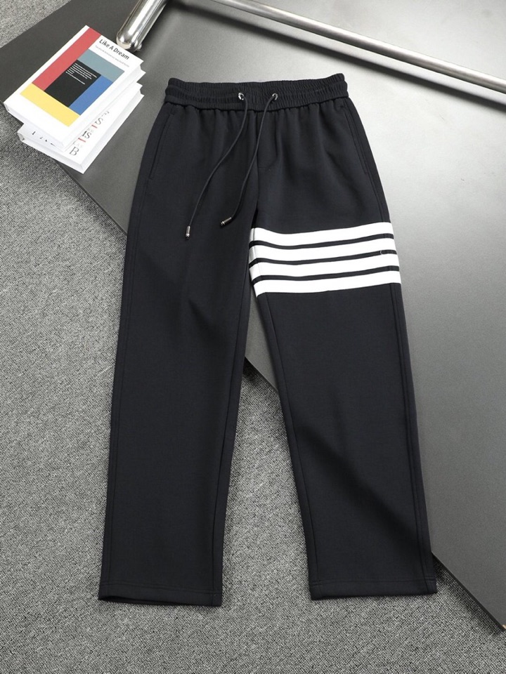 🔥THOM BROWNE 汤姆布朗 TB25夏季薄款SS男士休闲裤 上身版型无敌正！非常百搭，日常上班 