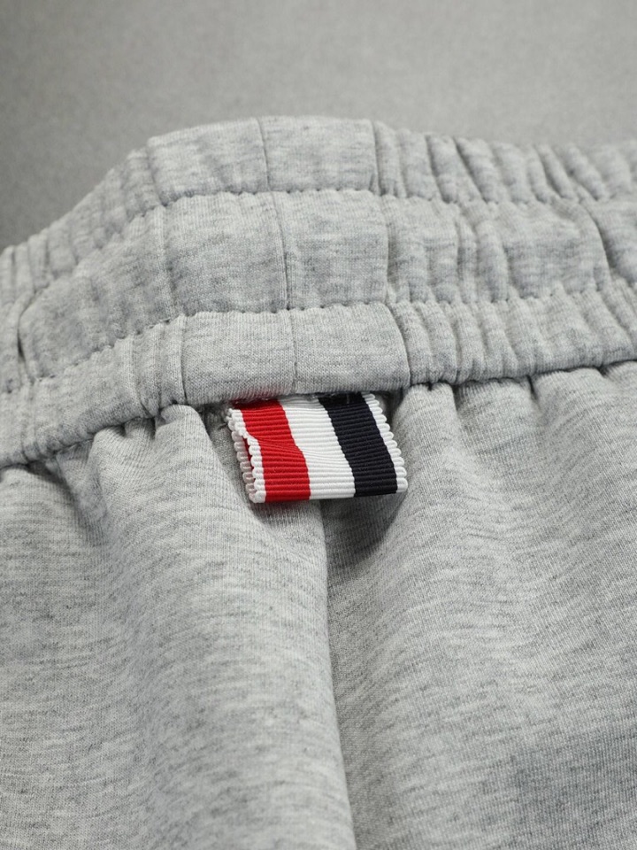🔥THOM BROWNE 汤姆布朗 TB25夏季薄款SS男士休闲裤 上身版型无敌正！非常百搭，日常上班 