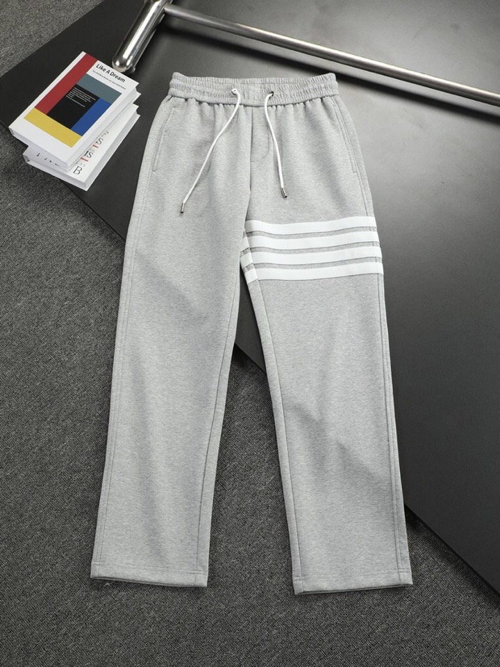 🔥THOM BROWNE 汤姆布朗 TB25夏季薄款SS男士休闲裤 上身版型无敌正！非常百搭，日常上班 