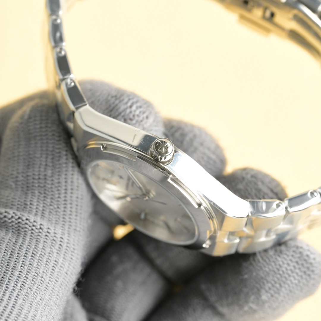 V.C. Danton’s New Overseas Stone Wristwatch Model 1225v/1205v Summary - 图片 6
