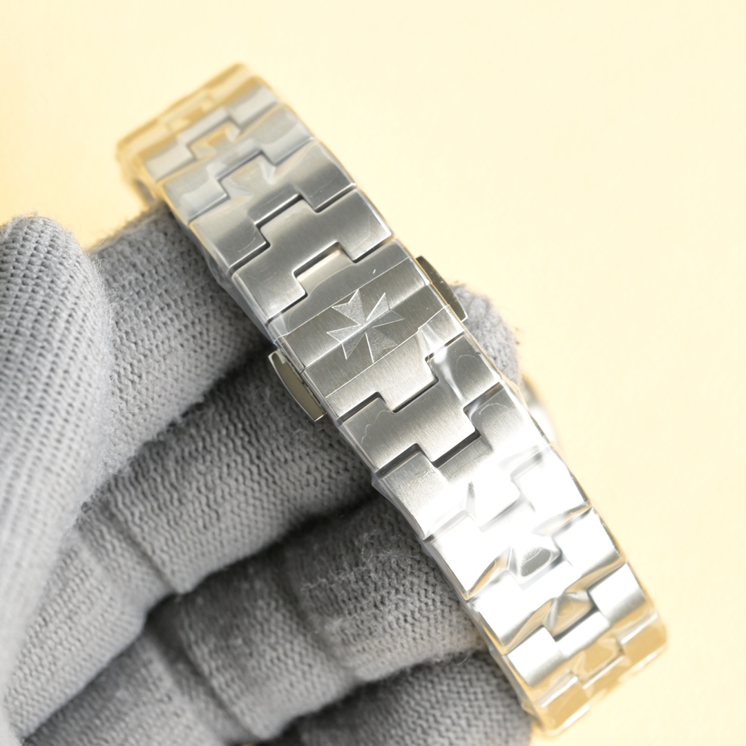 V.C. Danton’s New Overseas Stone Wristwatch Model 1225v/1205v Summary - 图片 8