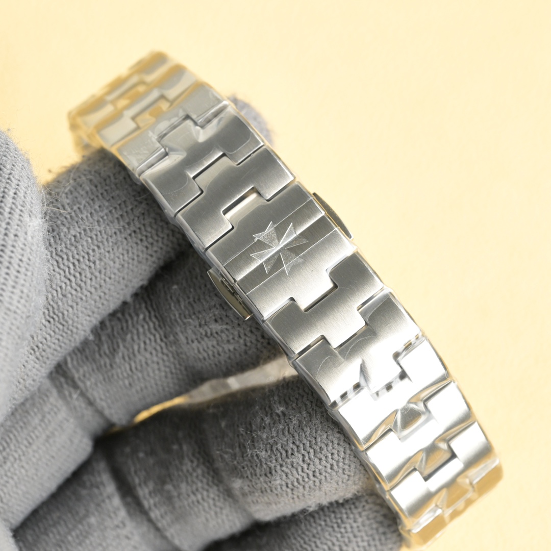 V.C. Danton’s New Overseas Stone Wristwatch Model 1225v/1205v Review - 图片 8
