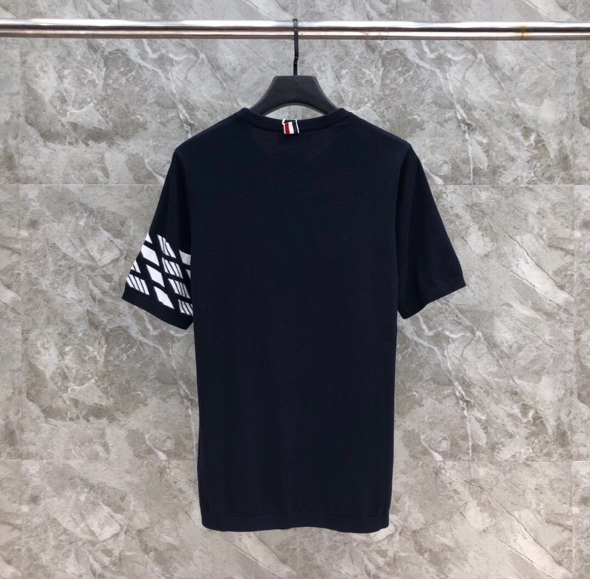 🔥THOM BROWNE 汤姆布朗 TB菱形四杠针织短袖圆领T恤  \n码数：0～5   颜色：白、蓝\