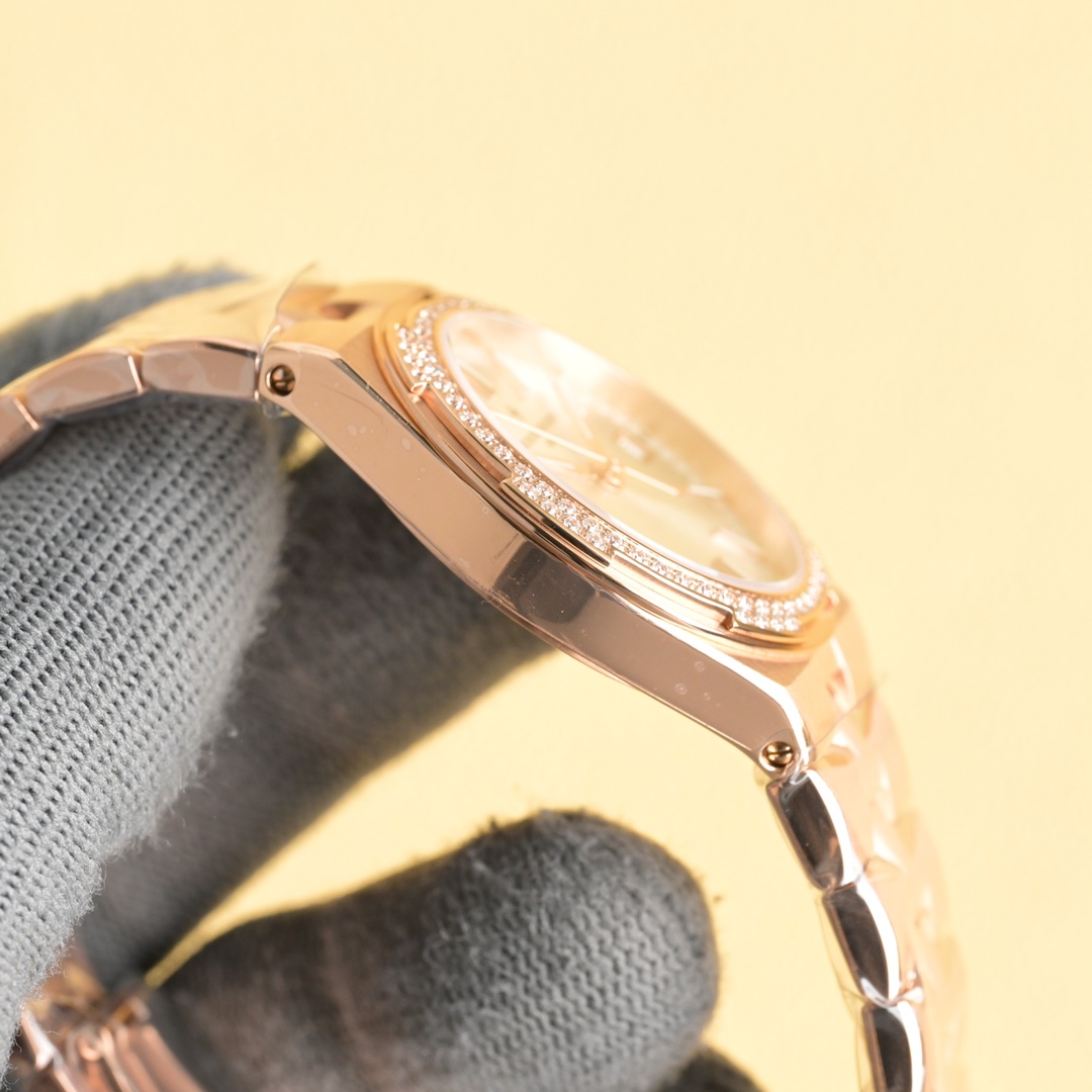 V.C. Danton’s New Overseas Stone Wristwatch with Swarovski Drills - 图片 8