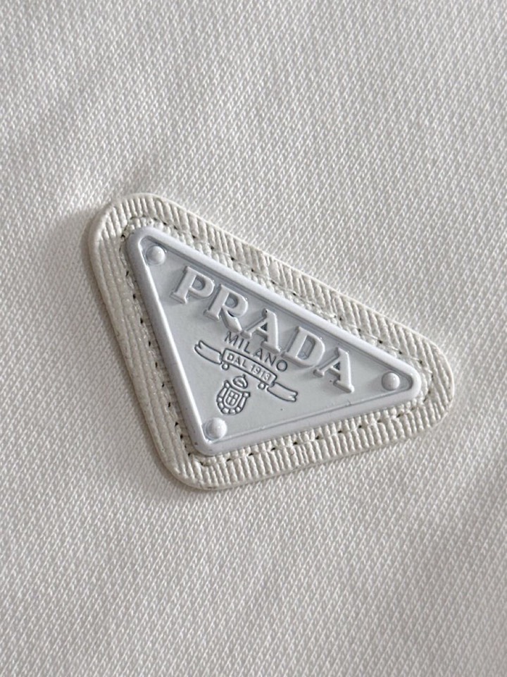 🔥Prada 普拉达2025ss经典字母刺绣短裤 爆款定制棉质面料 采用立体绣花工艺 立体清晰可见 面料