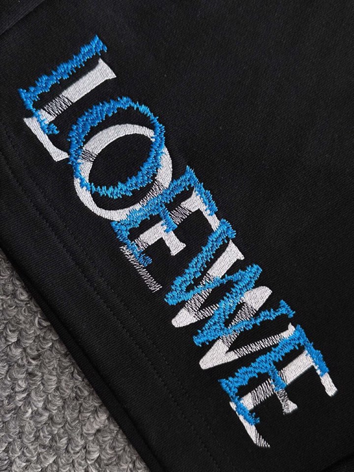 🔥LOEWE 罗意威2025ss经典字母刺绣短裤 爆款定制棉质面料 采用立体绣花工艺 立体清晰可见 面料