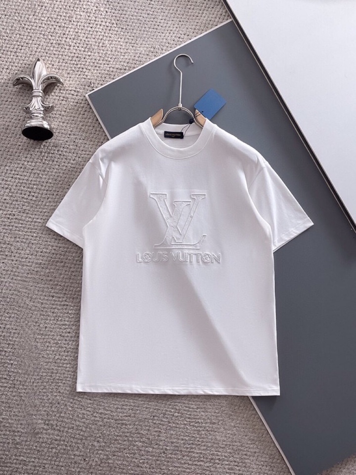 🔥Louis Vuitton 路易威登LV夏季新品短袖圆领T恤，全新中空刺绣工艺，高定面料 玉蚕丝般的丝