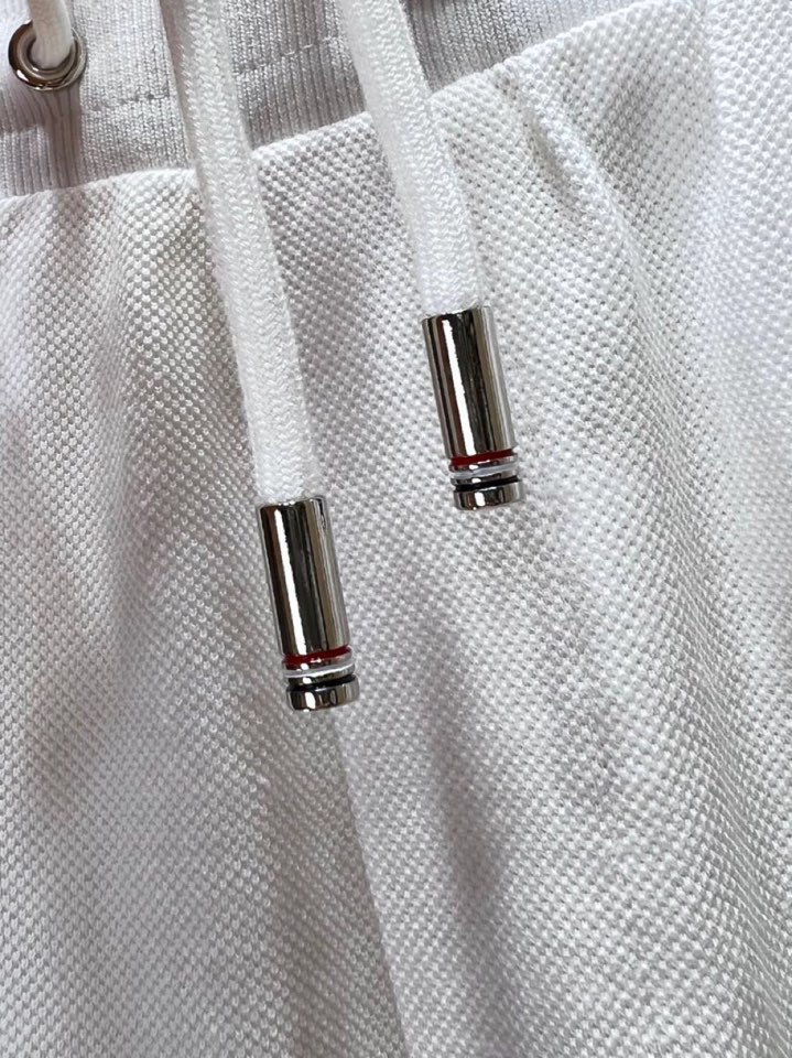  THOM BROWNE 汤姆布朗 TB2025夏季最新品，时尚休闲色织四道杠短裤，采用进口珠地棉原版面