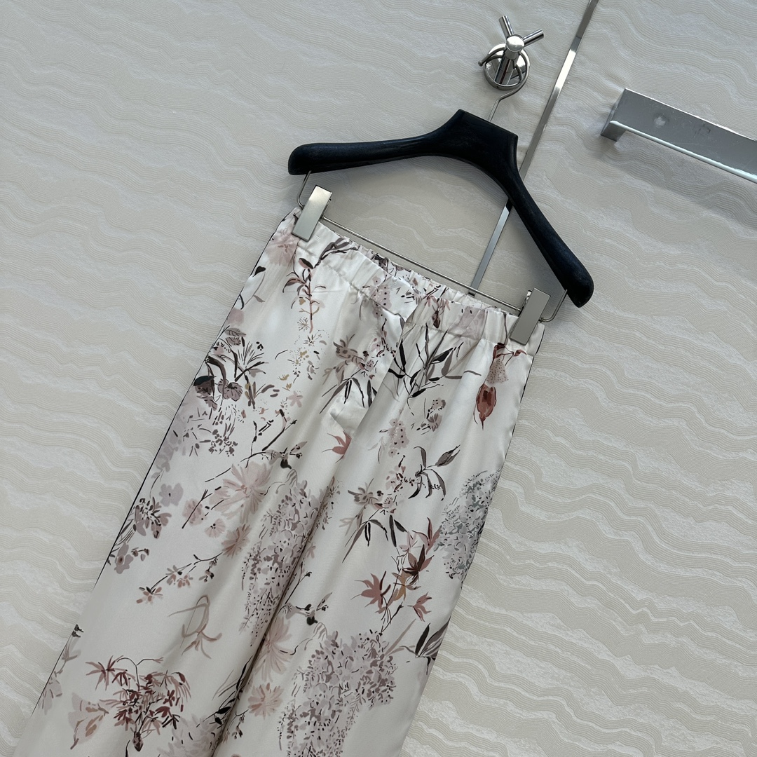 Elegant Silk Pyjama-like Pants for Single Women, Floral Bouquet Design, Perfect for Summer. - 图片 2