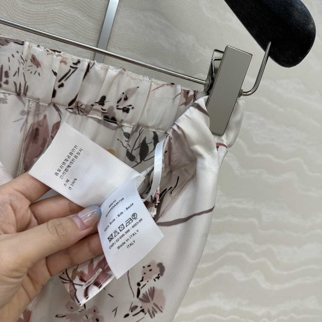 Elegant Silk Pyjama-like Pants for Single Women, Floral Bouquet Design, Perfect for Summer. - 图片 6