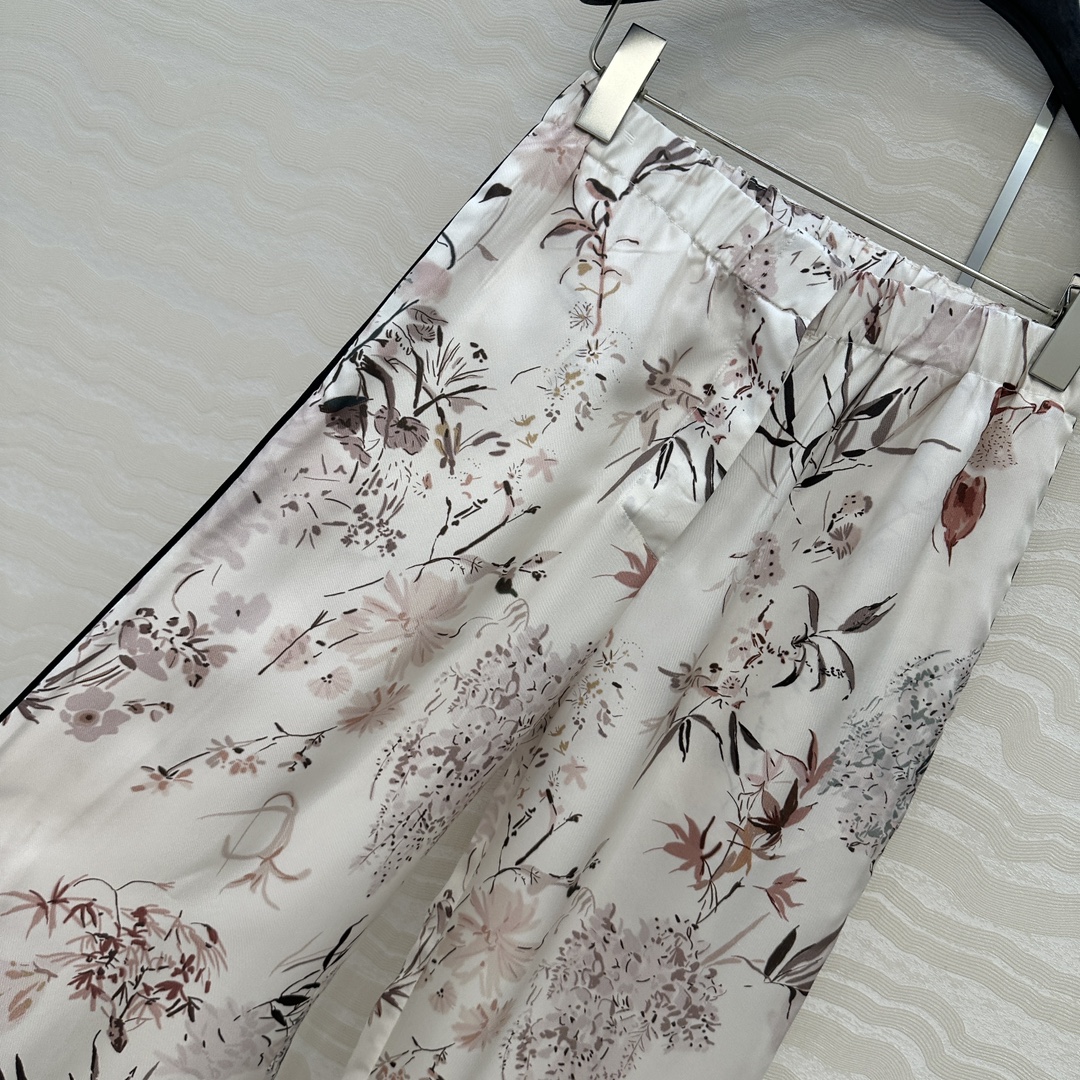 Elegant Silk Pyjama-like Pants for Single Women, Floral Bouquet Design, Perfect for Summer. - 图片 3