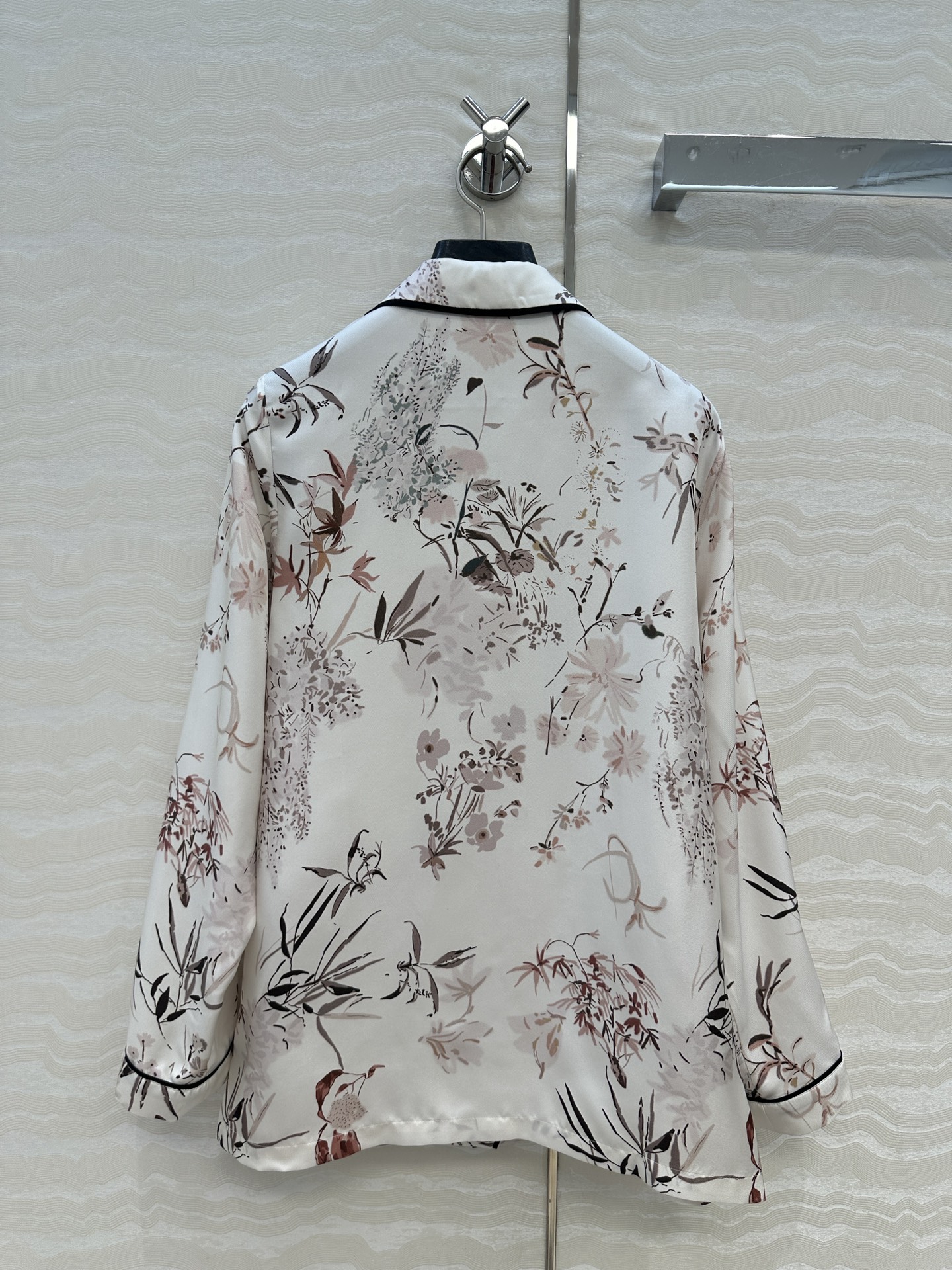 MissD Silk Pyjamas: First-Order Exclusive Women’s Suit with Elegant Floral Design - 图片 9