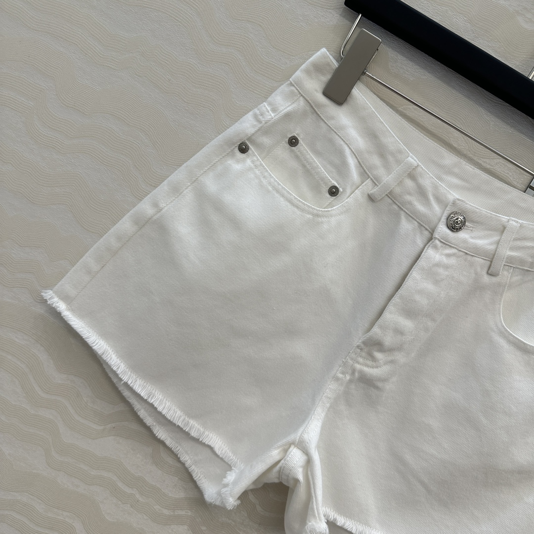 High-Quality Female Suit with Fashionable Jeans and Shorts, Imported Cowboy Fabric, Classic Details. - 图片 3