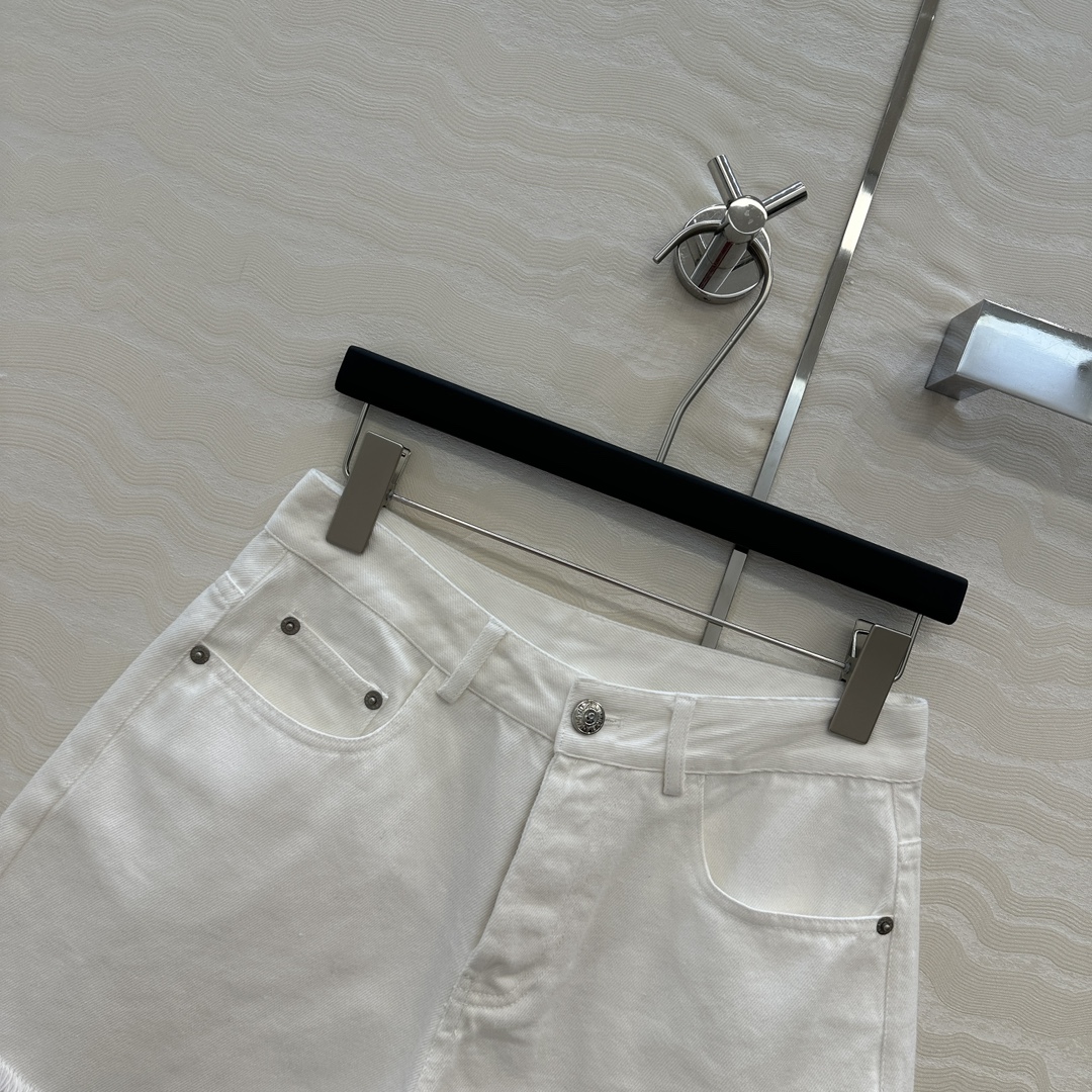 High-Quality Female Suit with Fashionable Jeans and Shorts, Imported Cowboy Fabric, Classic Details. - 图片 2