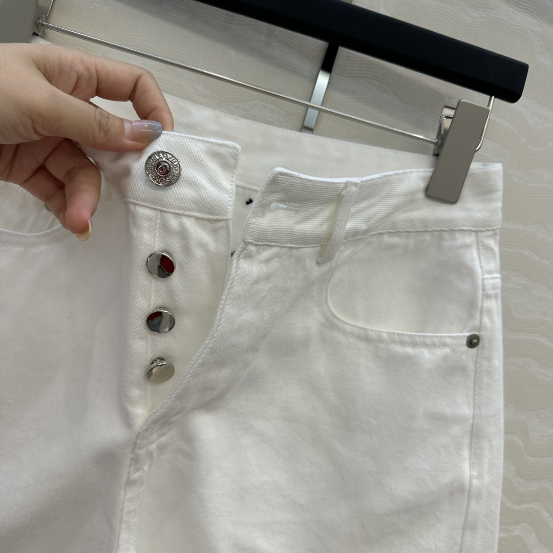 High-Quality Female Suit with Fashionable Jeans and Shorts, Imported Cowboy Fabric, Classic Details. - 图片 6