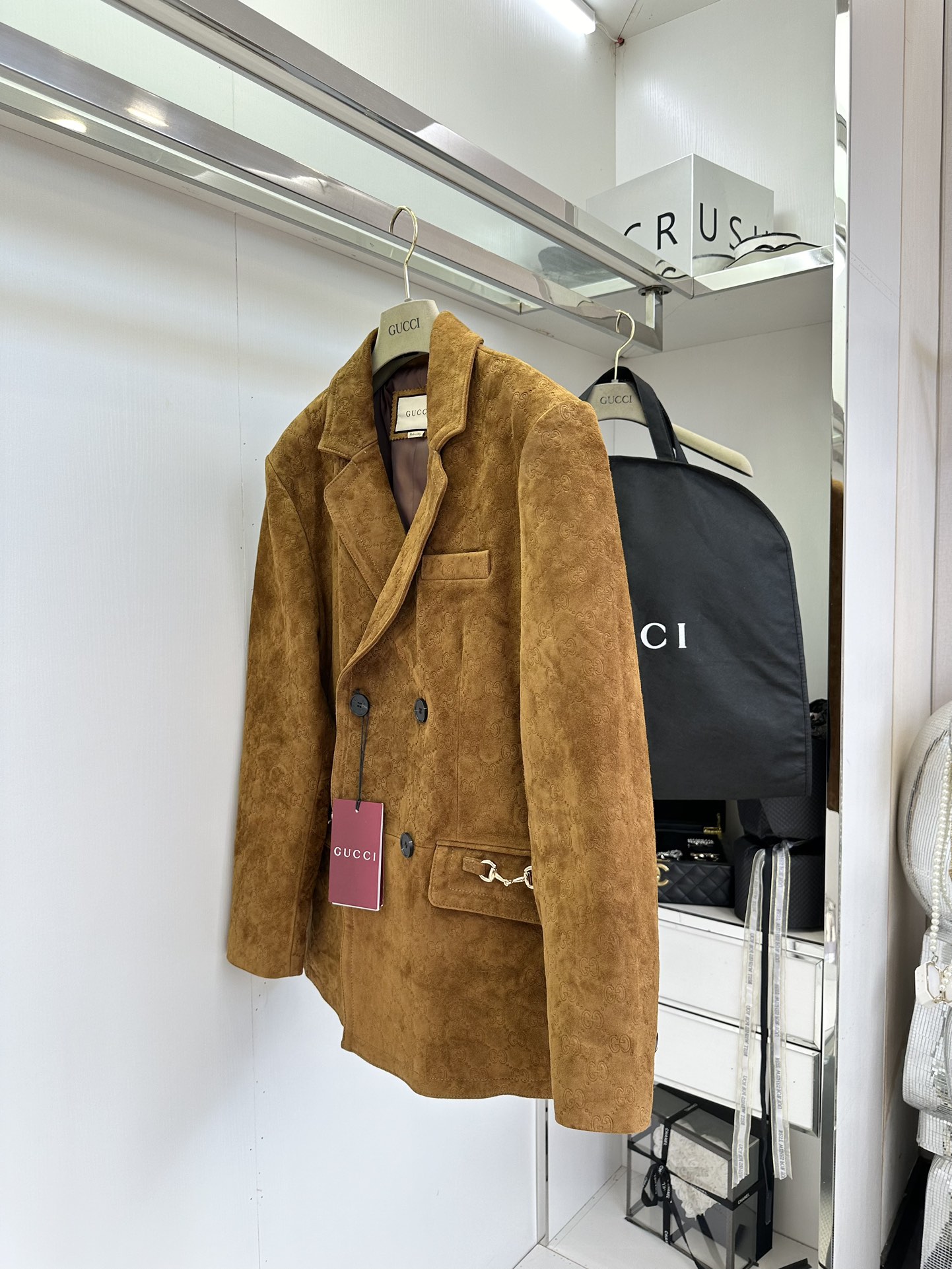 Guch’s Winter Fashion Show: Luxurious Fur Dress with G-Pants and High-Level Style - 图片 4
